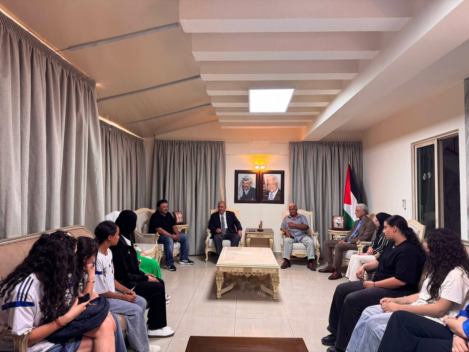 السفير الاسعد يستقبل نادي الشباب العربي الفلسطيني