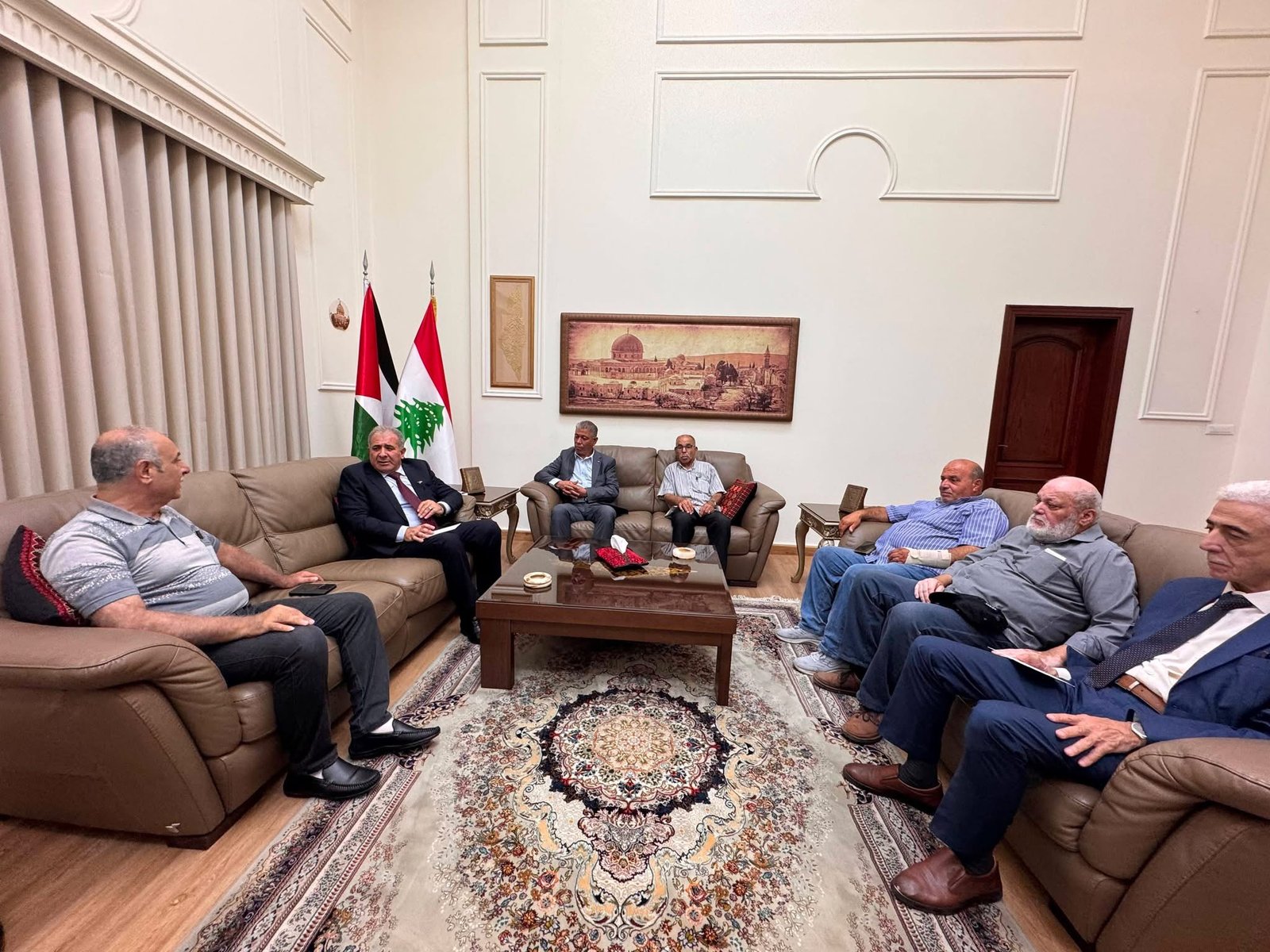 السفير الاسعد يلتقي وفداً من اتحاد نقابات عمال فلسطين فرع لبنان
