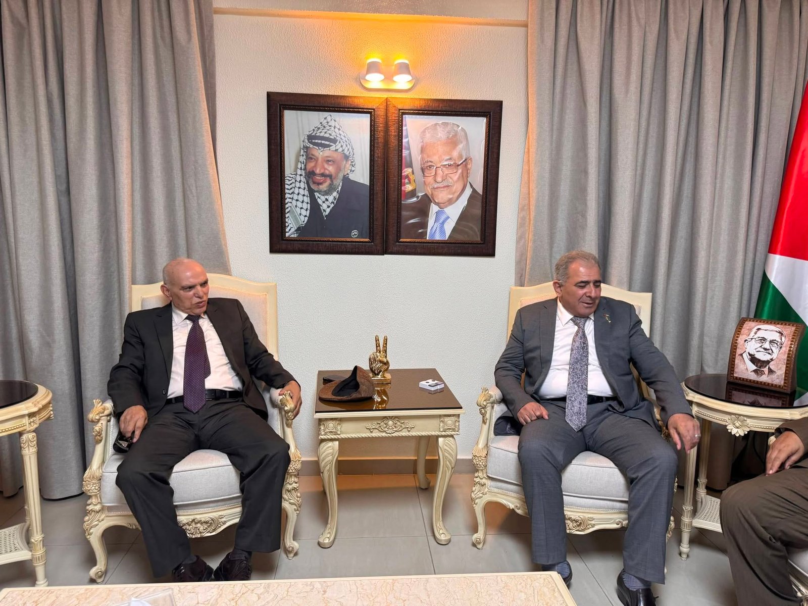 السفير الأسعد يستقبل وفدًا من الموظفين المتقاعدين