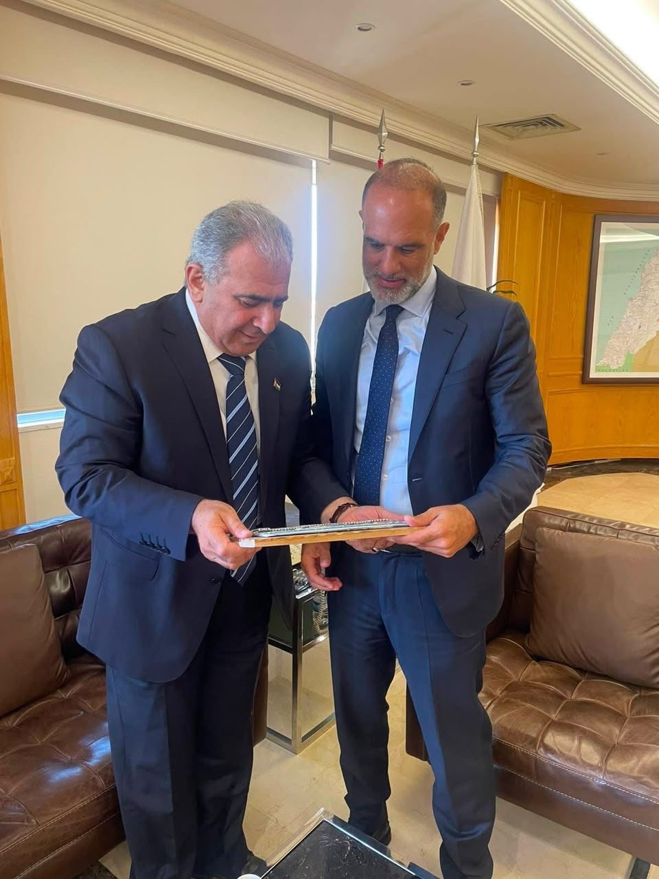 السفير الأسعد يبحث مع معالي وزير الأشغال العامة و النقل اللبناني السيد رسامين تعزيز التعاون في مجالي الأشغال والنقل