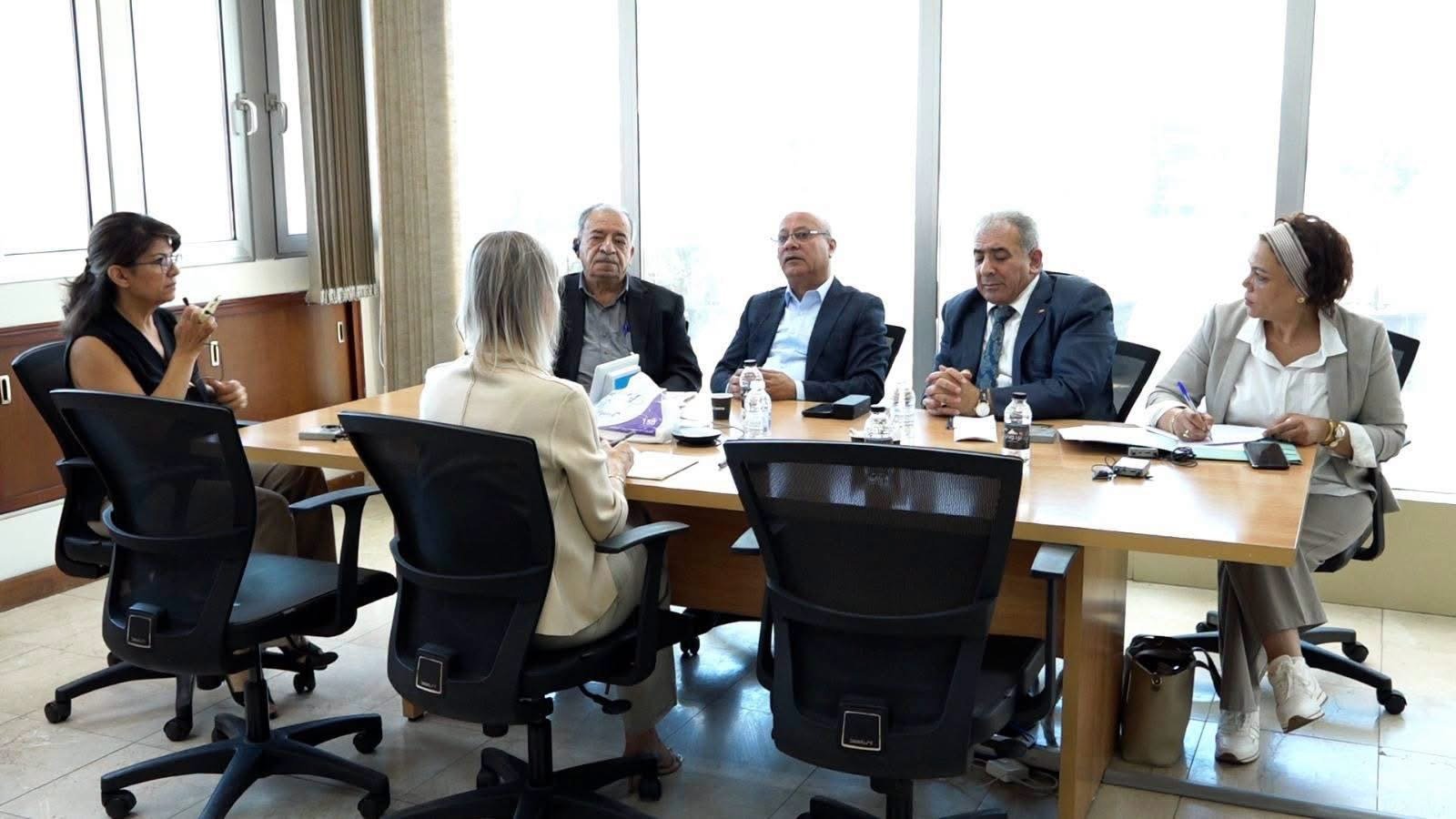 أبو هولي والاسعد يبحثان مع مديرة عمليات الأونروا في لبنان الأزمة المالية وأوضاع اللاجئين ويؤكد ضرورة حماية الخدمات الأساسية