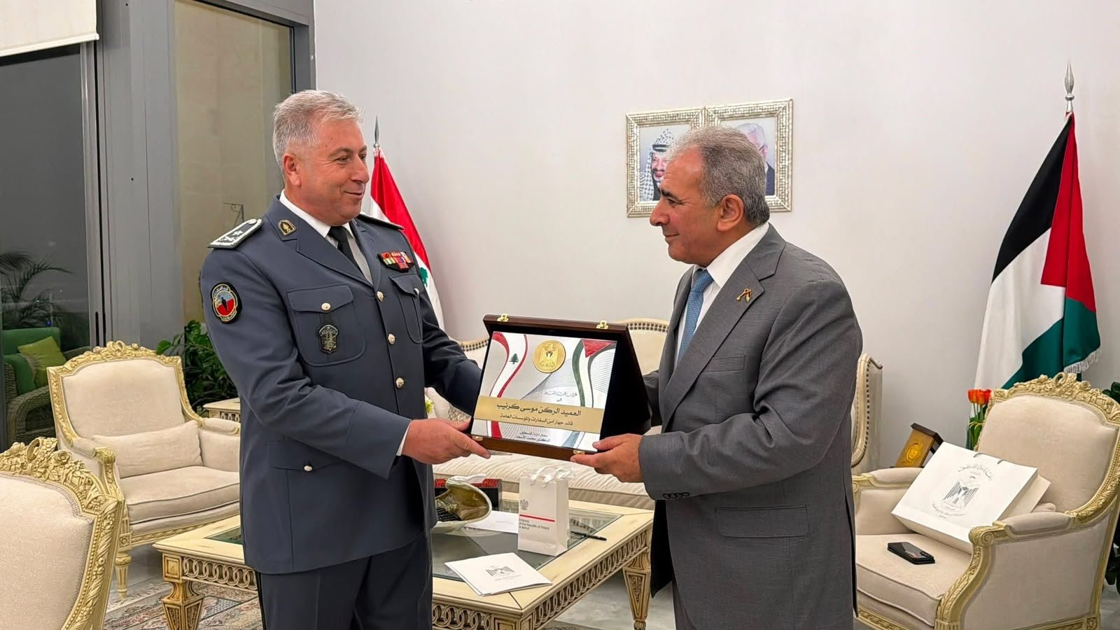 السفير الاسعد يكرم العميد موسى كرنيب - Image 8