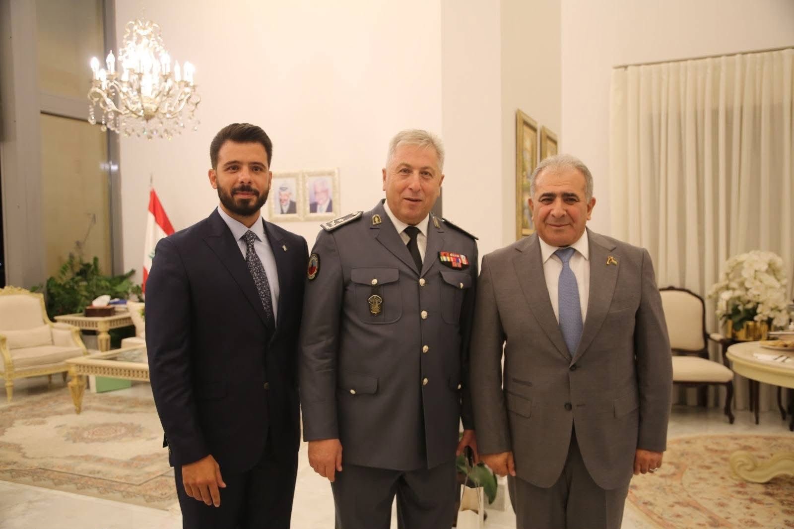 السفير الاسعد يكرم العميد موسى كرنيب - Image 8