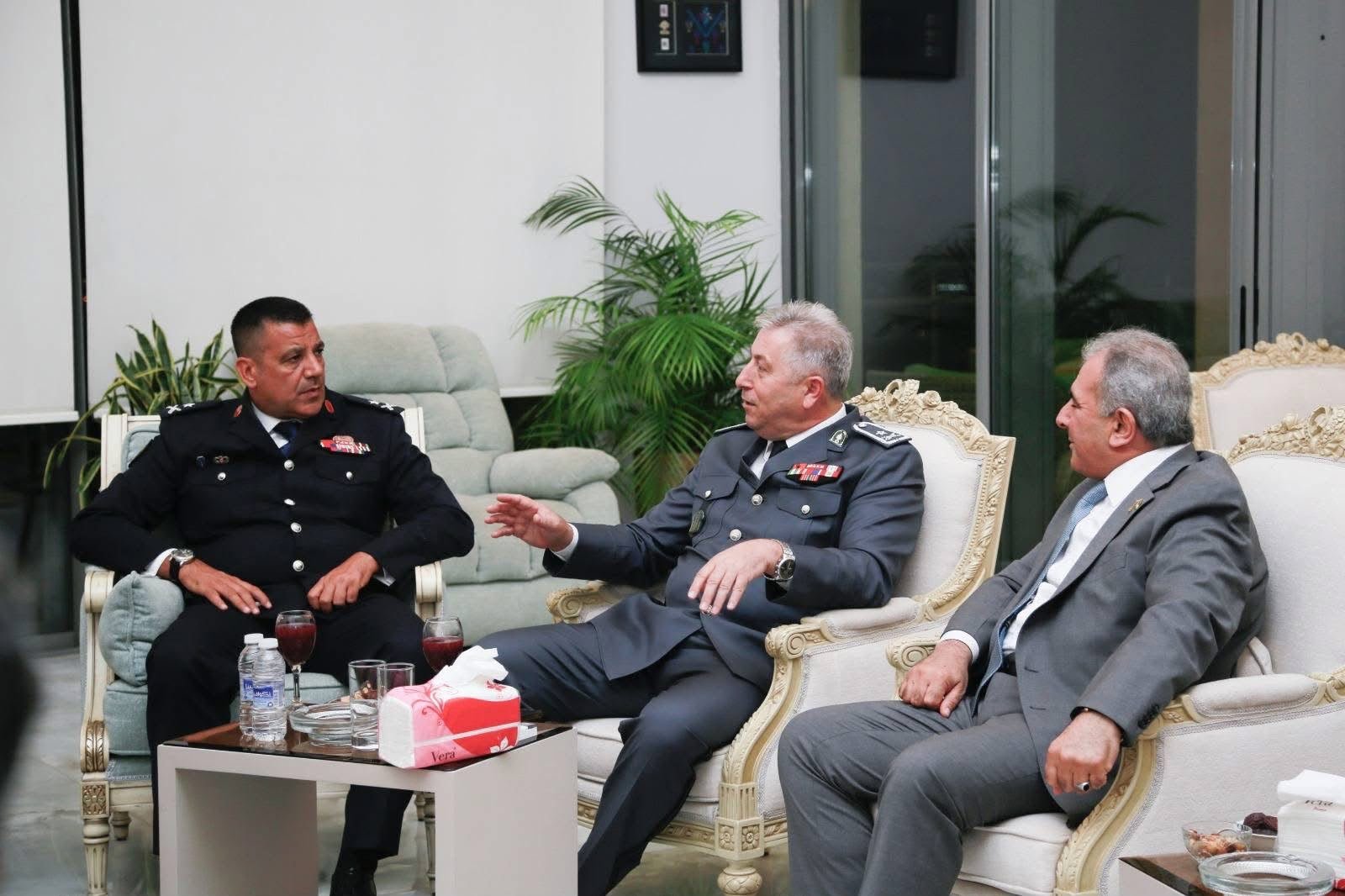 السفير الاسعد يكرم العميد موسى كرنيب - Image 8