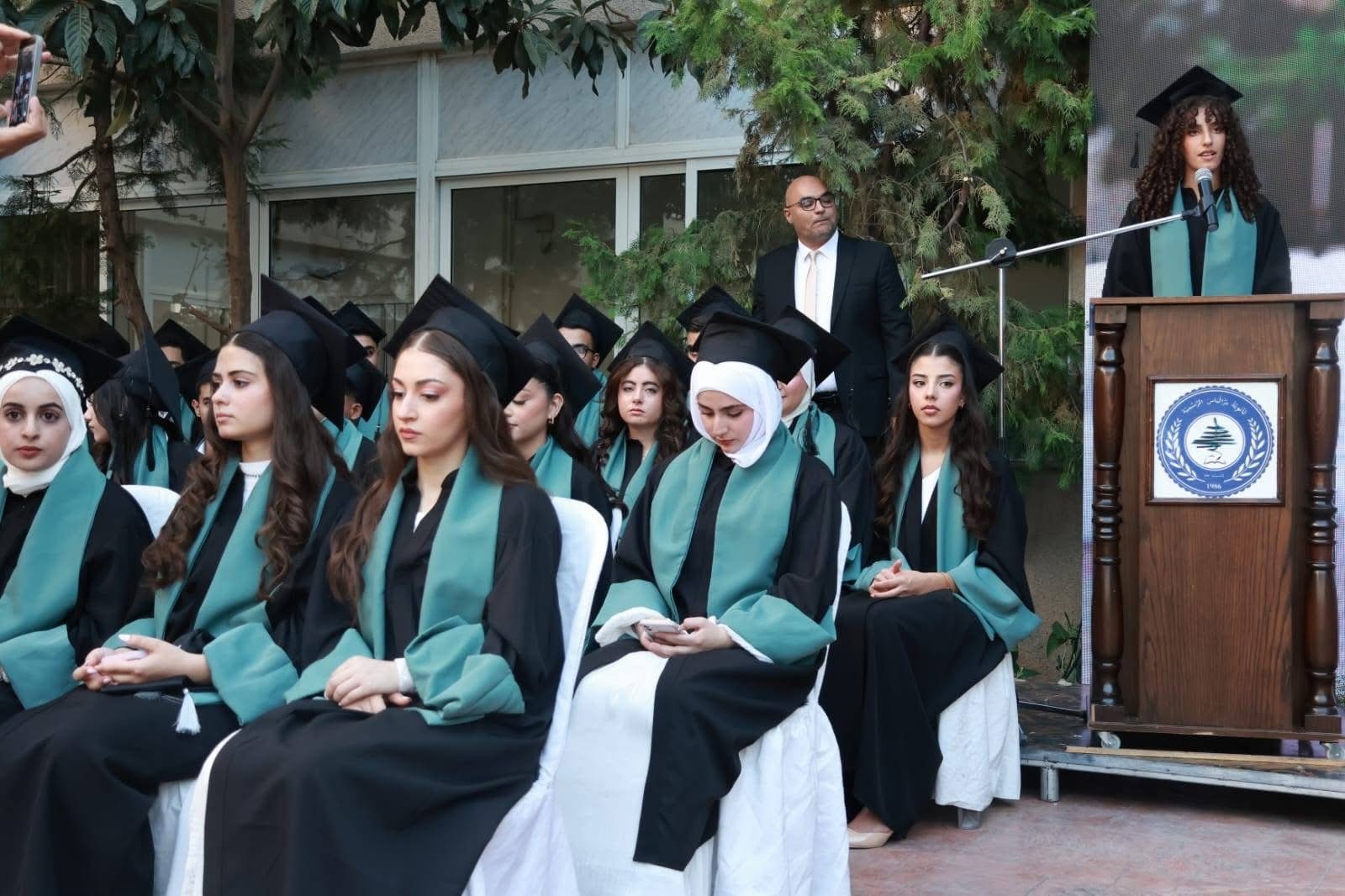 السفير الاسعد يشارك في حفل تخرج طلاب ثانوية بر الياس الرسمية - Image 9