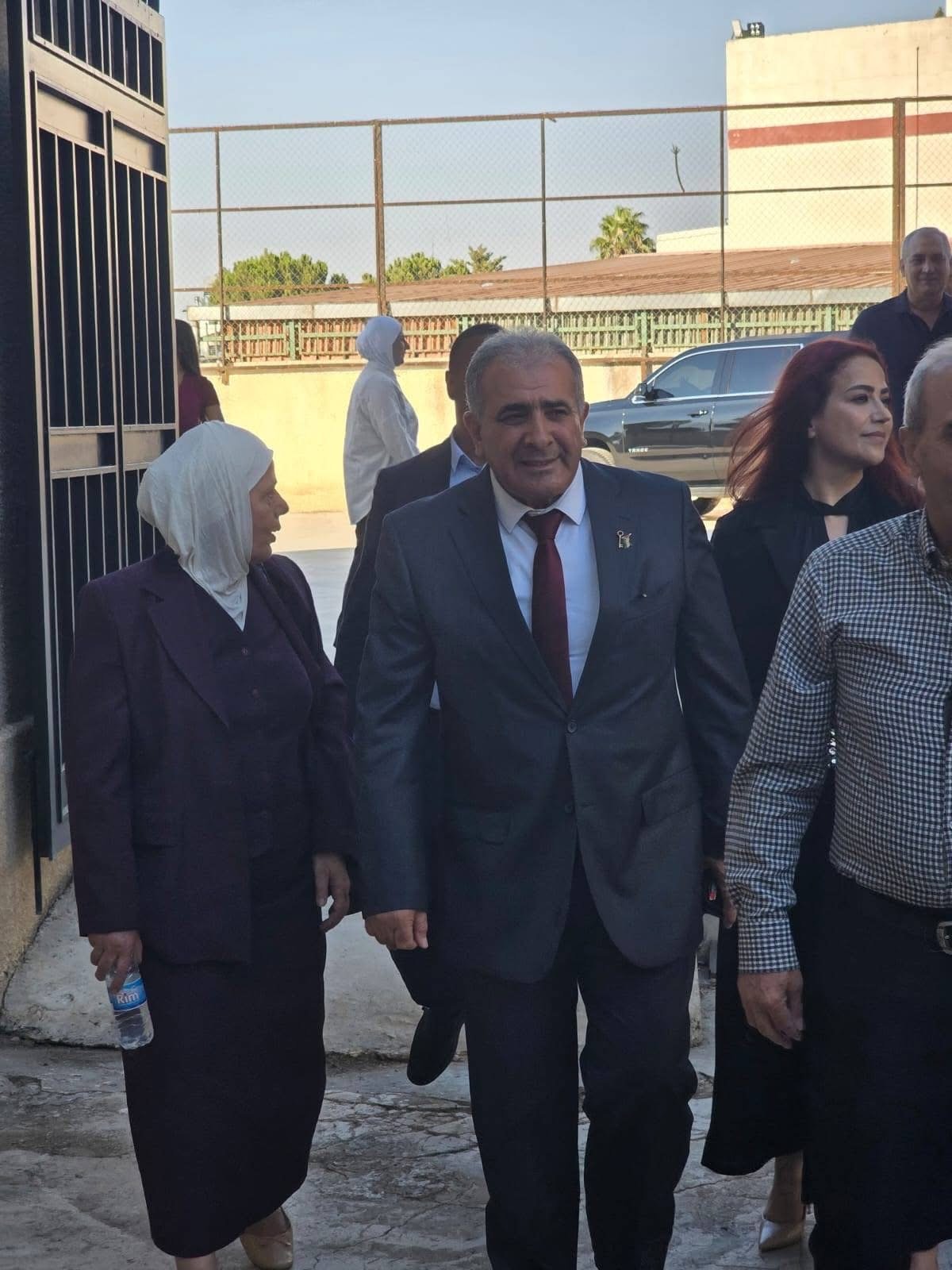 السفير الاسعد يشارك في حفل تخرج طلاب ثانوية بر الياس الرسمية - Image 9