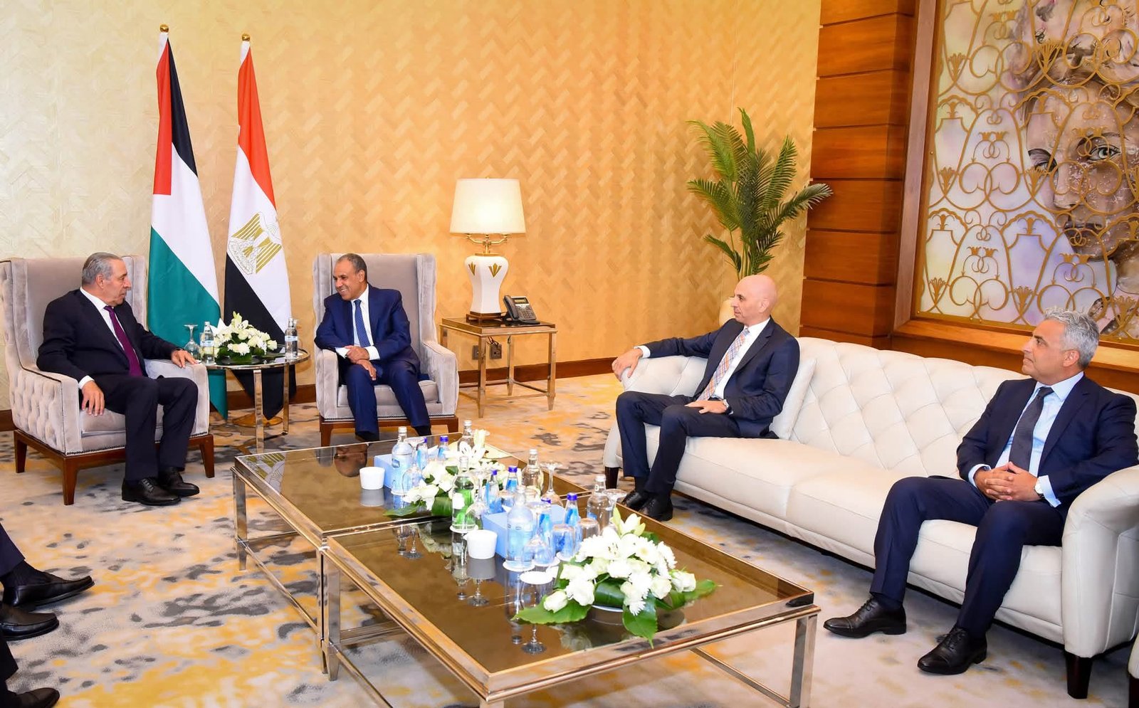 الشيخ يبحث مع وزير الخارجية المصري الأوضاع في فلسطين المحتلة وجهود تنفيذ خطة السلام - Image 5