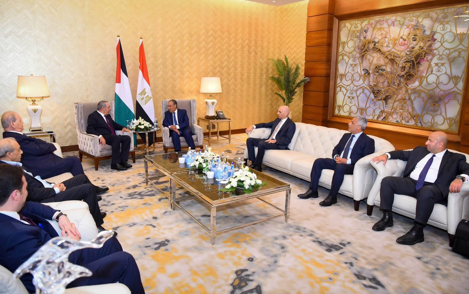 الشيخ يبحث مع وزير الخارجية المصري الأوضاع في فلسطين المحتلة وجهود تنفيذ خطة السلام - Image 5