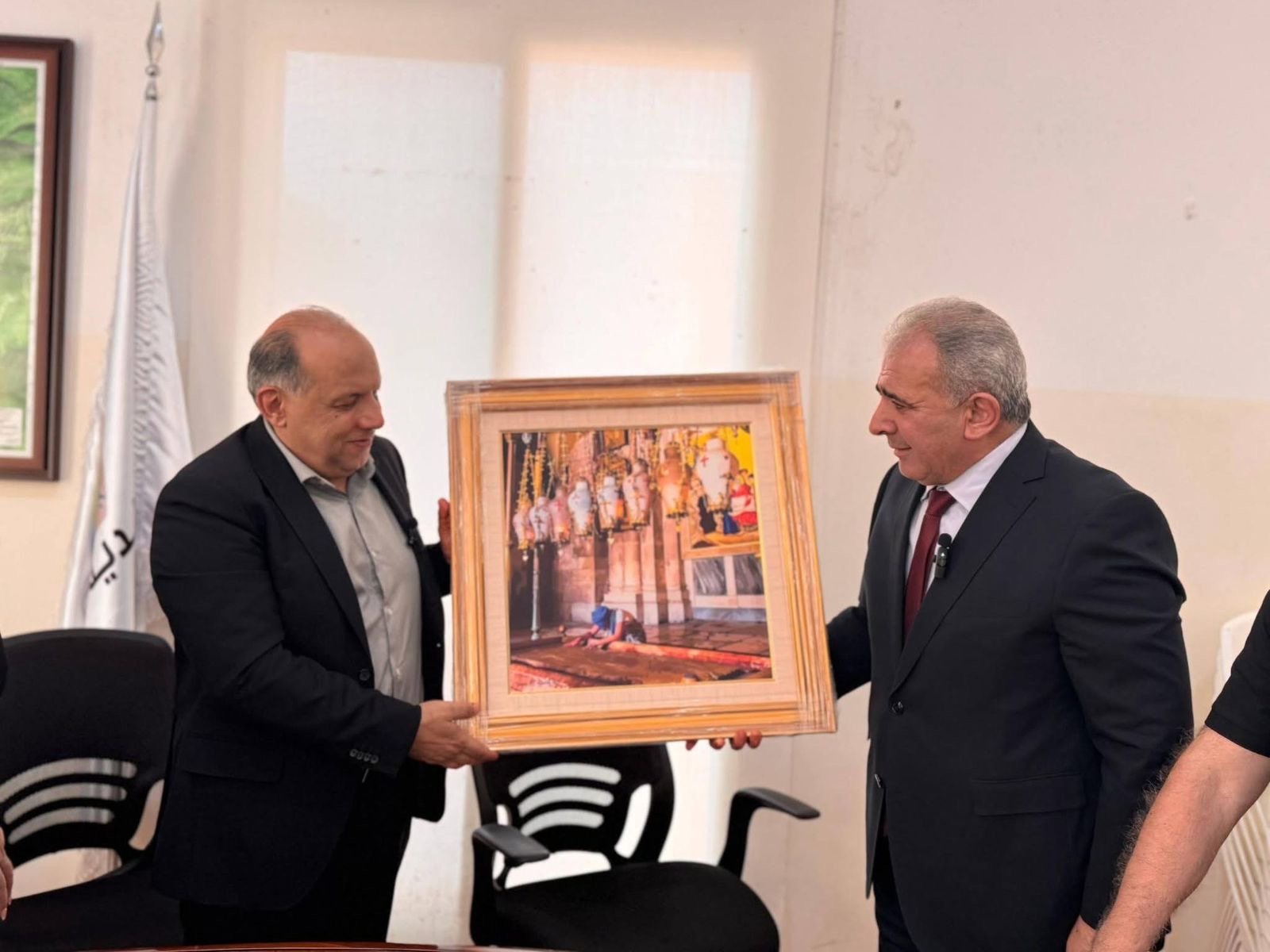 السفير الاسعد يزور بلدة الدامور ويلتقي رئيس البلدية والمجلس البلدي - Image 11