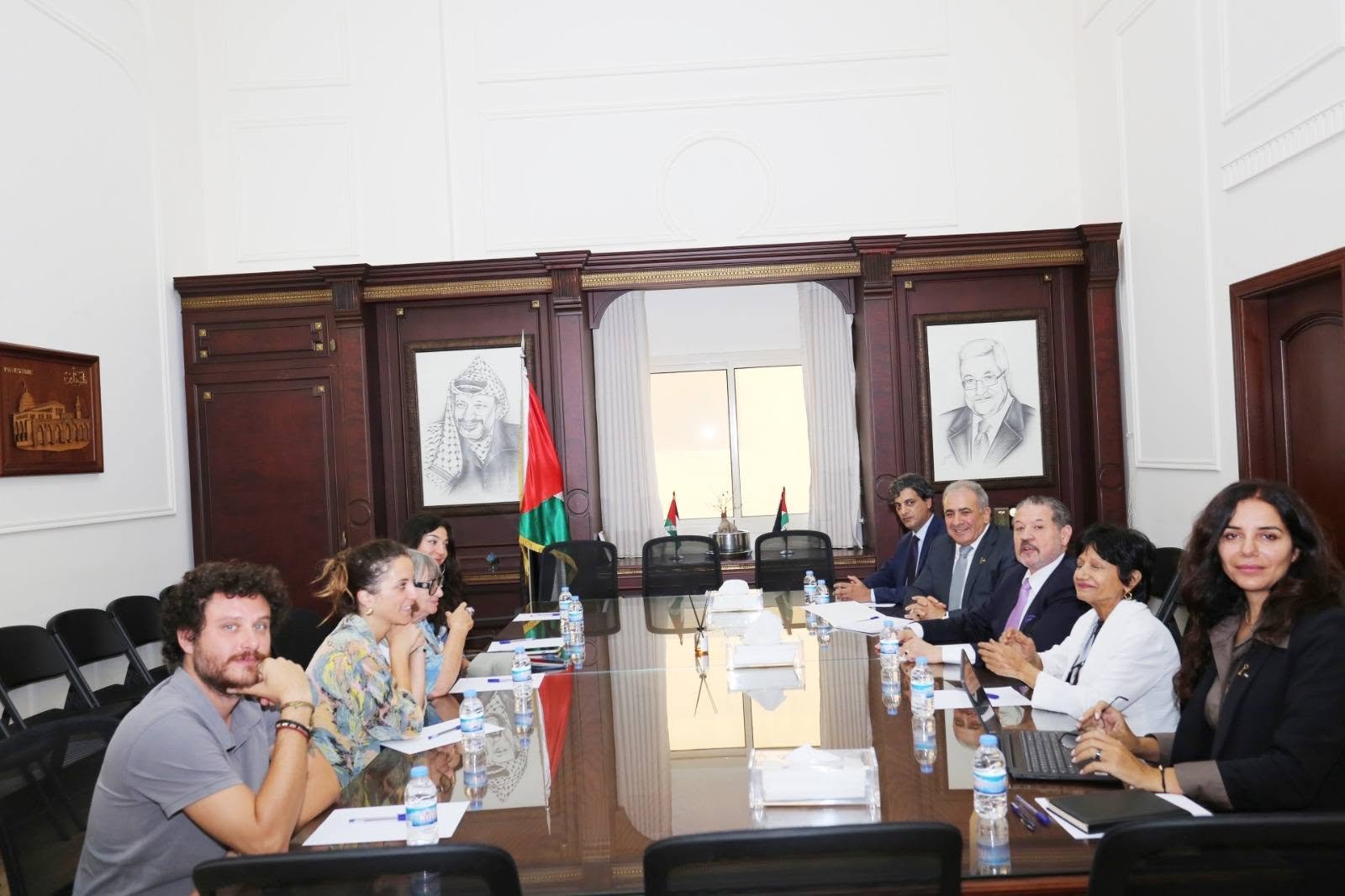 سكوديري ومورغانتيني تزوران سفارة دولة فلسطين وتبحثان الأوضاع الفلسطينية والدور الأوروبي.