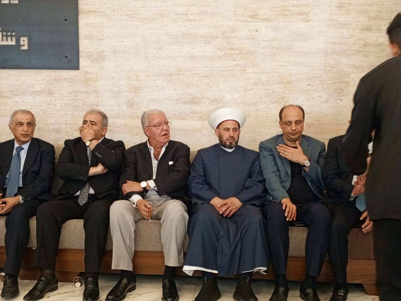 السفير الأسعد يعزي مفتي زحلة والبقاع سماحة الشيخ الدكتور علي الغزاوي بوفاة والده - Image 15