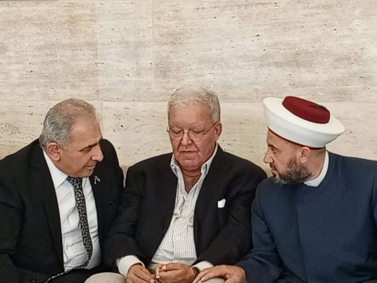 السفير الأسعد يعزي مفتي زحلة والبقاع سماحة الشيخ الدكتور علي الغزاوي بوفاة والده