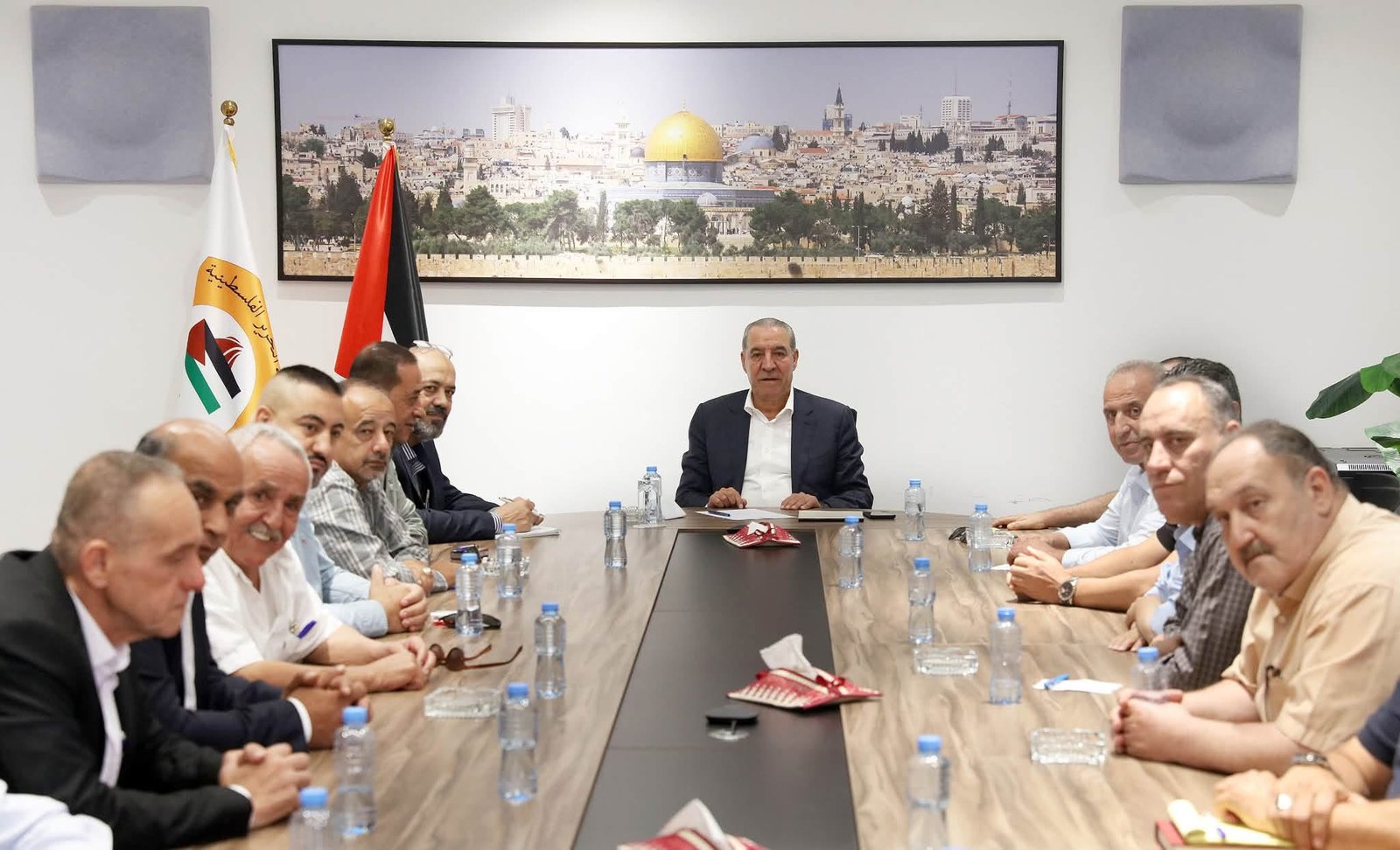 الشيخ يشدد على ضرورة تعزيز صمود المخيمات خلال استقباله لرؤساء اللجان الشعبية في الضفة - Image 2