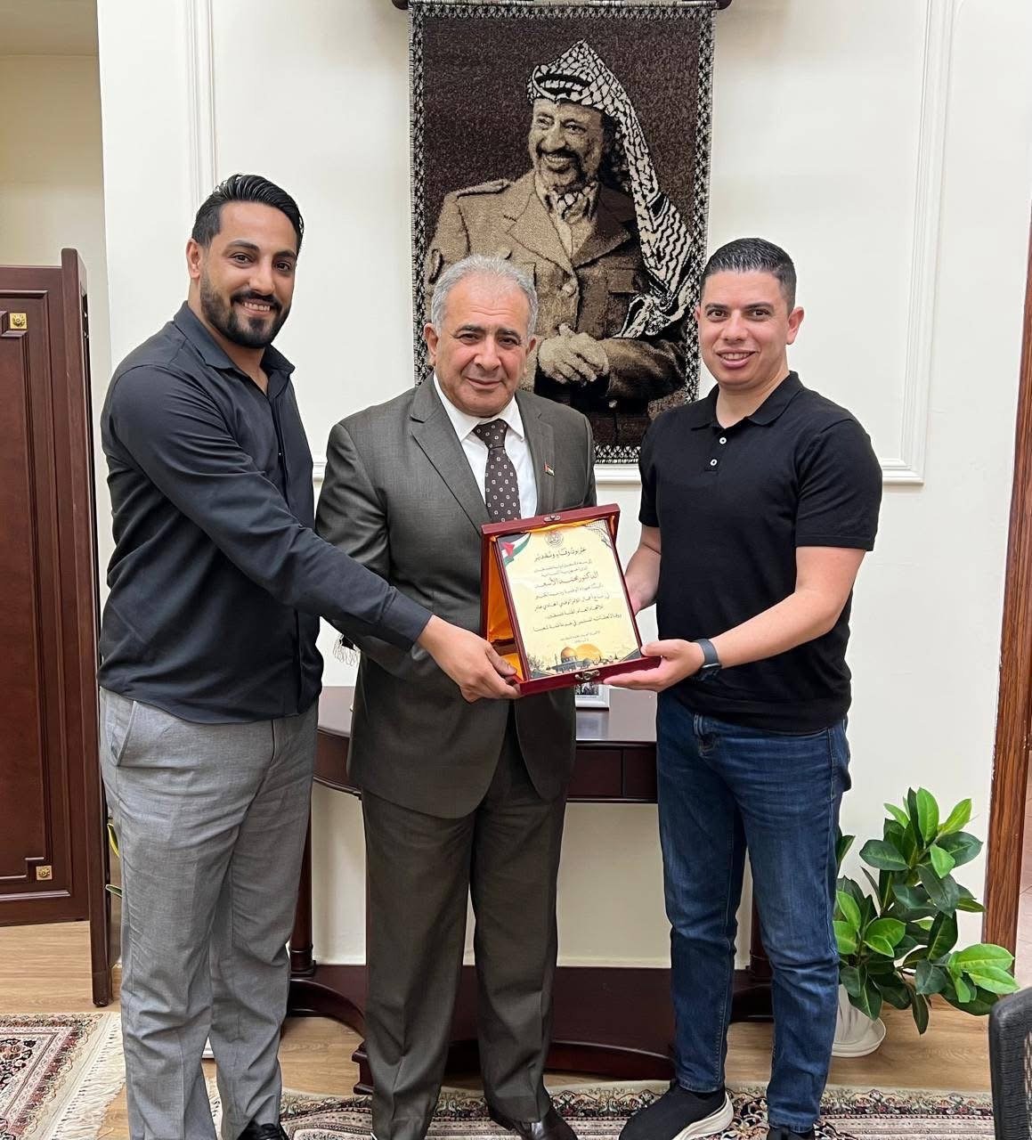 السفير الاسعد يستقبل رئيس الاتحاد العام لطلبة فلسطين وسيم الجمل - Image 2