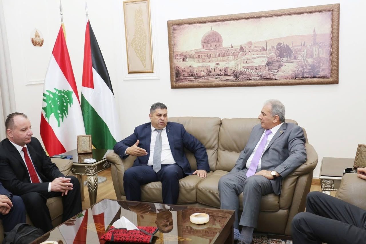السفير الاسعد يستقبل مدير عام الدفاع المدني الفلسطيني اللواء اكرم ثوابتة على رأس وفد