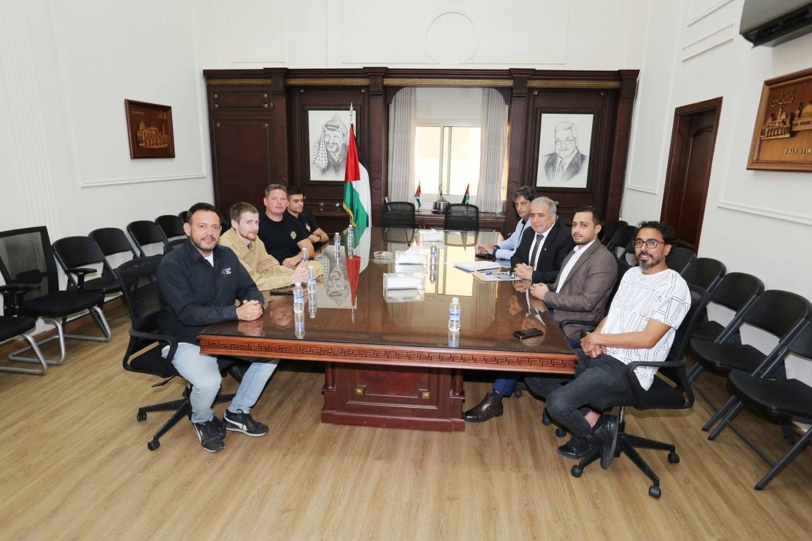 السفير الاسعد يلتقي وفداً من المنظمات البولندية للمساعدات الانسانية - Image 4