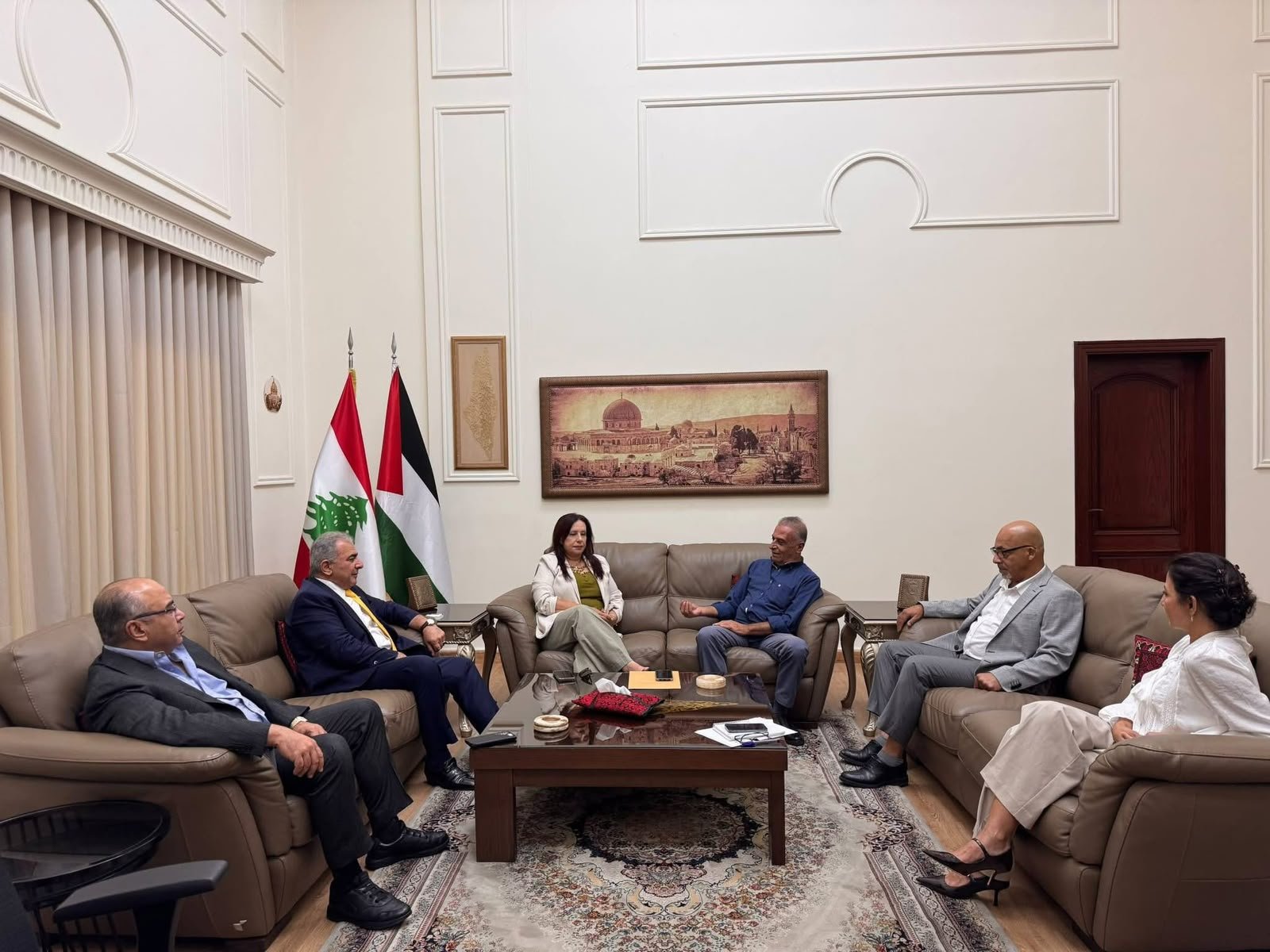 السفير الاسعد يستقبل وفداً من الاتحاد العام للكتاب والادباء الفلسطينيين فرع لبنان - Image 3