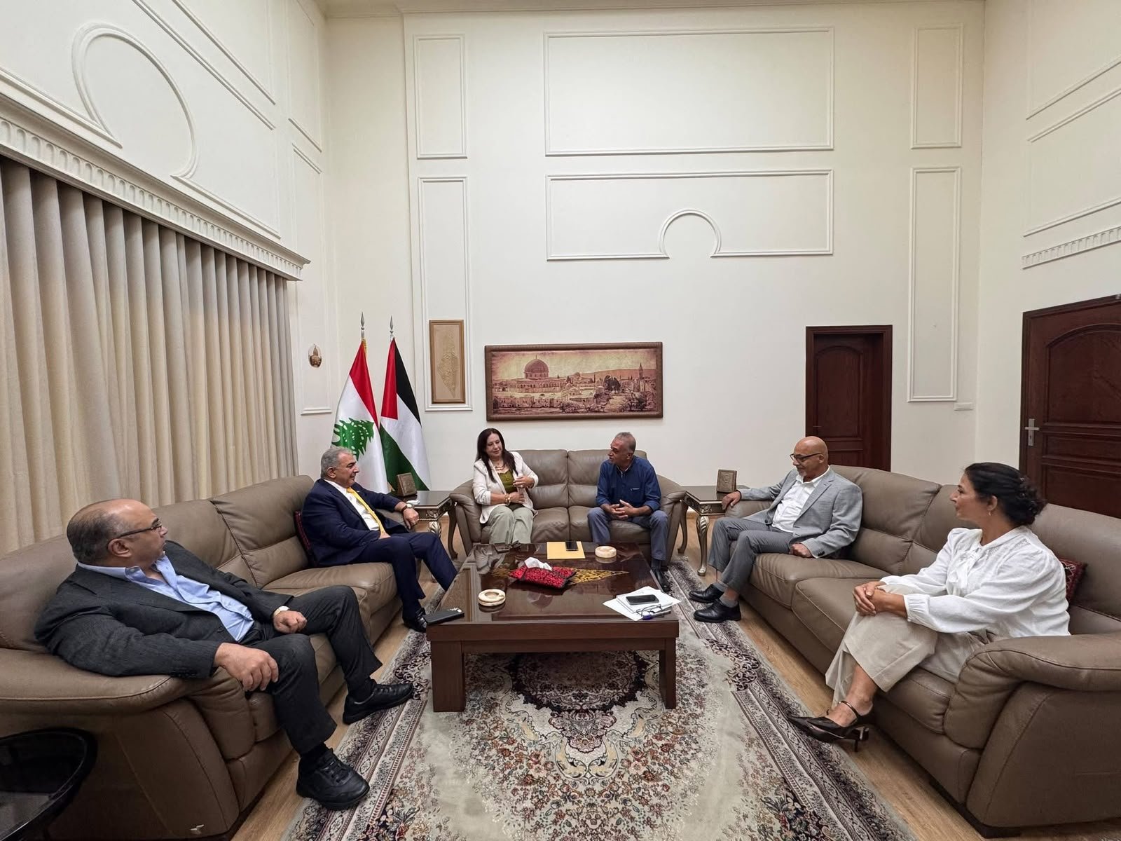 السفير الاسعد يستقبل وفداً من الاتحاد العام للكتاب والادباء الفلسطينيين فرع لبنان - Image 3