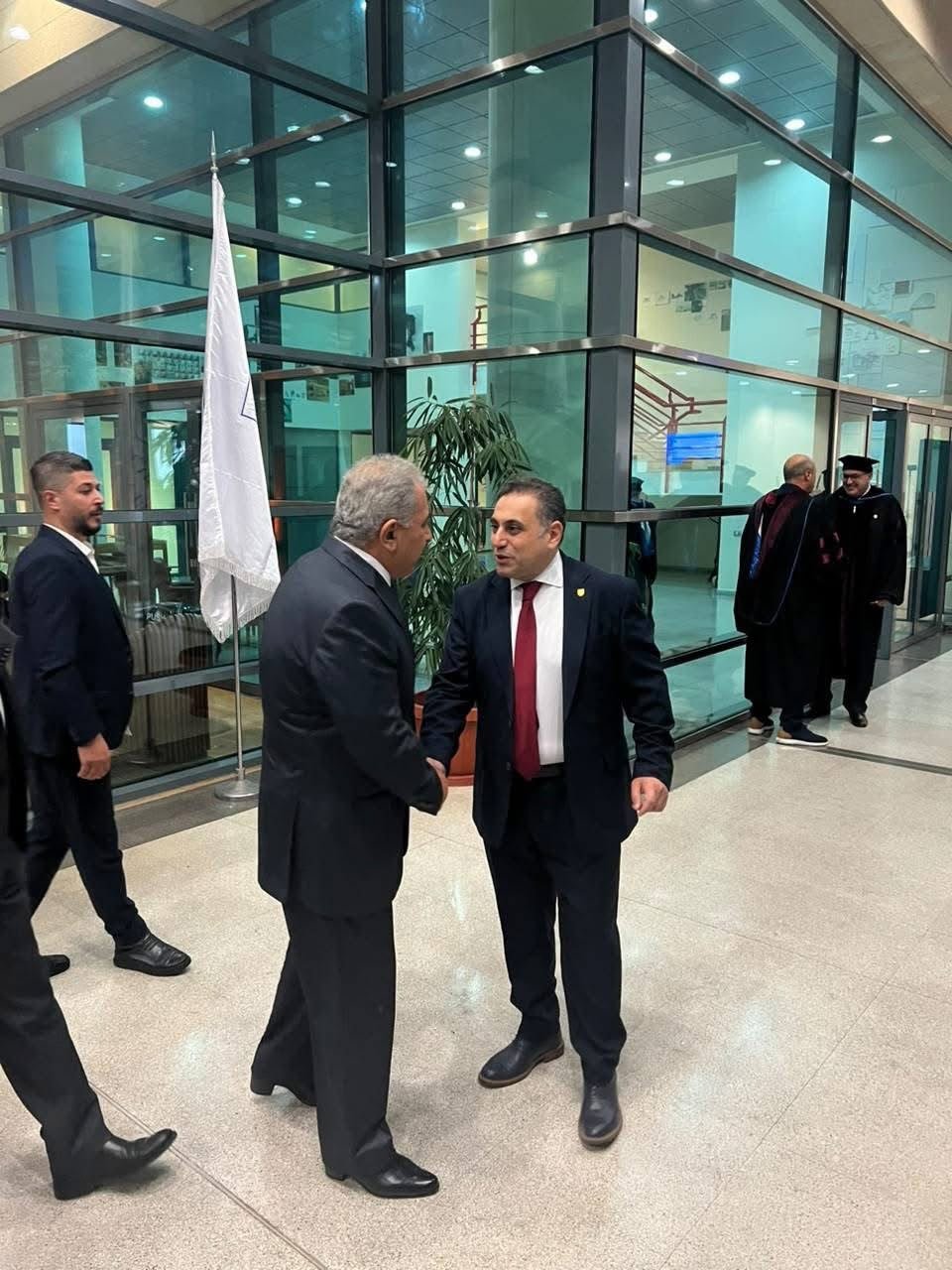 السفير الاسعد يشارك في احتفال تخرج طلبة جامعة بيروت العربية - Image 7