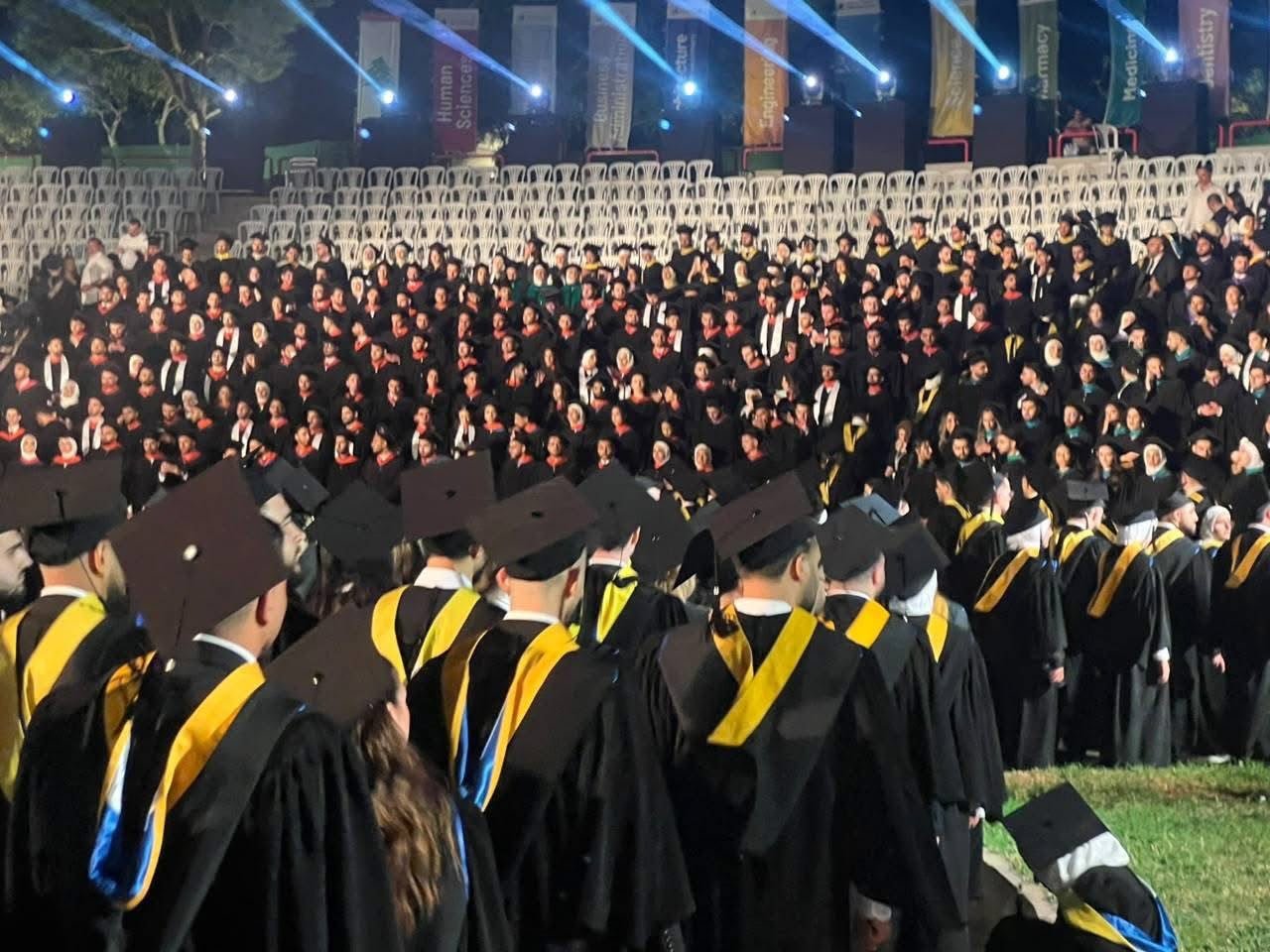 السفير الاسعد يشارك في احتفال تخرج طلبة جامعة بيروت العربية - Image 7