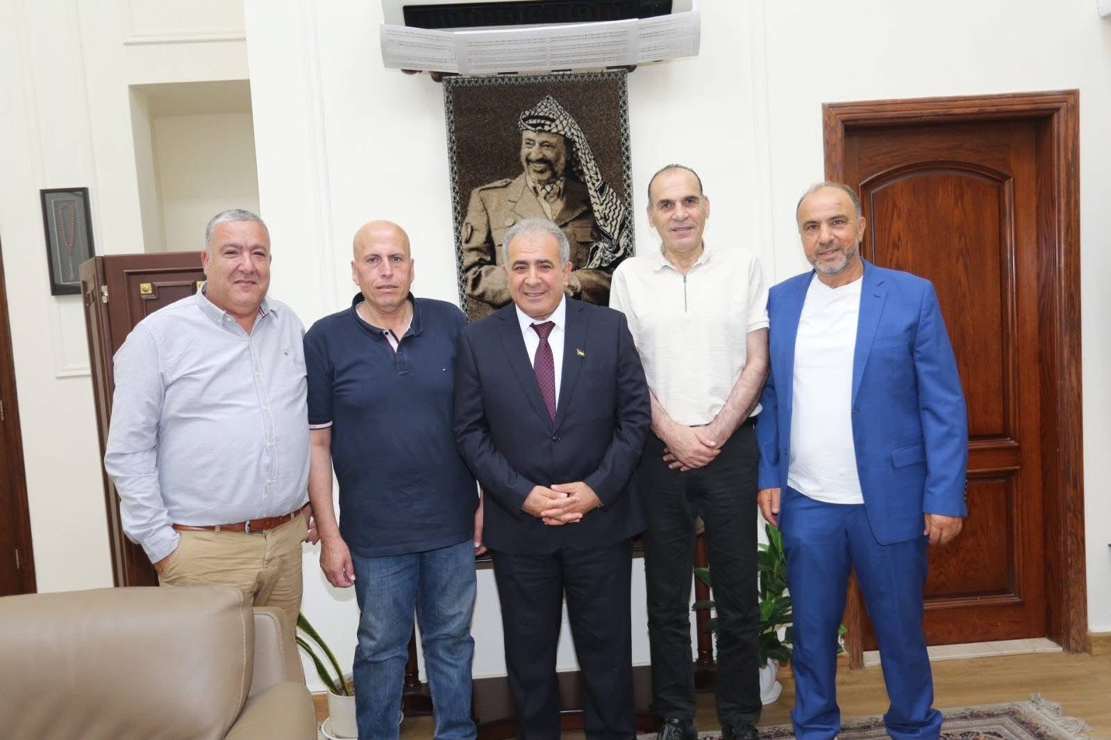 السفير الاسعد يستقبل وزير الشباب والرياضة الفلسطيني على رأس وفد