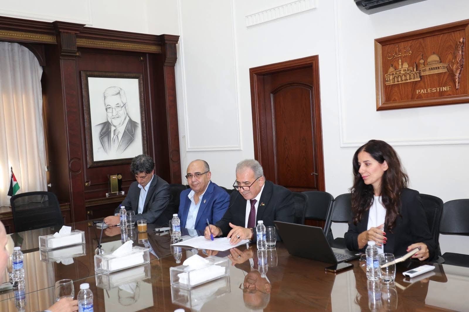 السفير الأسعد يستقبل رئيسة اللجنة الاستشارية للأونروا ويبحث معها دعم الوكالة وتعزيز شراكتها مع السفارة - Image 9