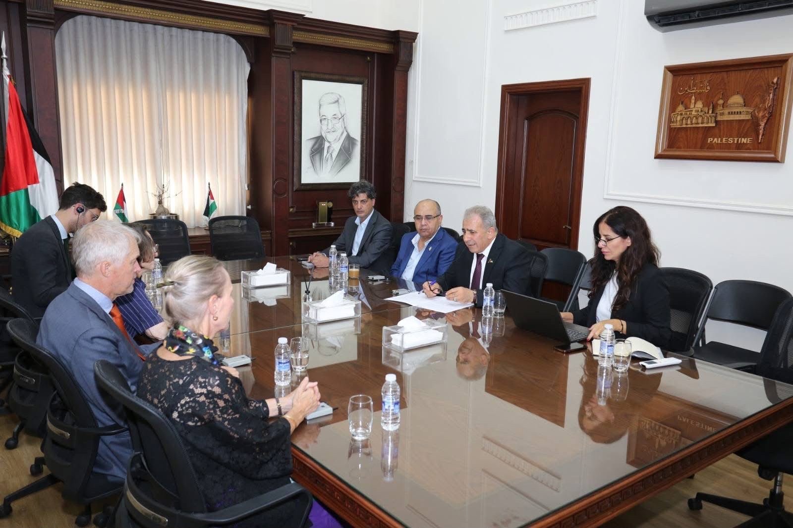 السفير الأسعد يستقبل رئيسة اللجنة الاستشارية للأونروا ويبحث معها دعم الوكالة وتعزيز شراكتها مع السفارة - Image 9