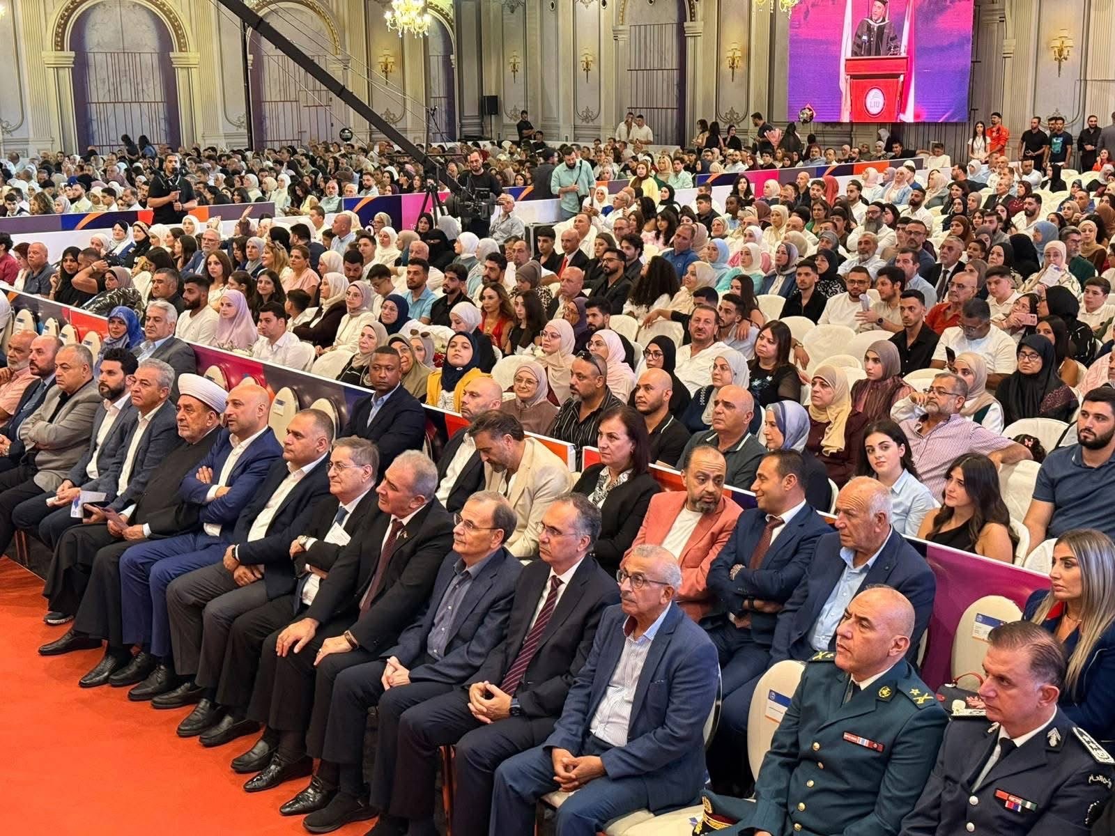 السفير الاسعد يشارك في احتفال تخرج طلبة الجامعة اللبنانية الدولية LIU - Image 9