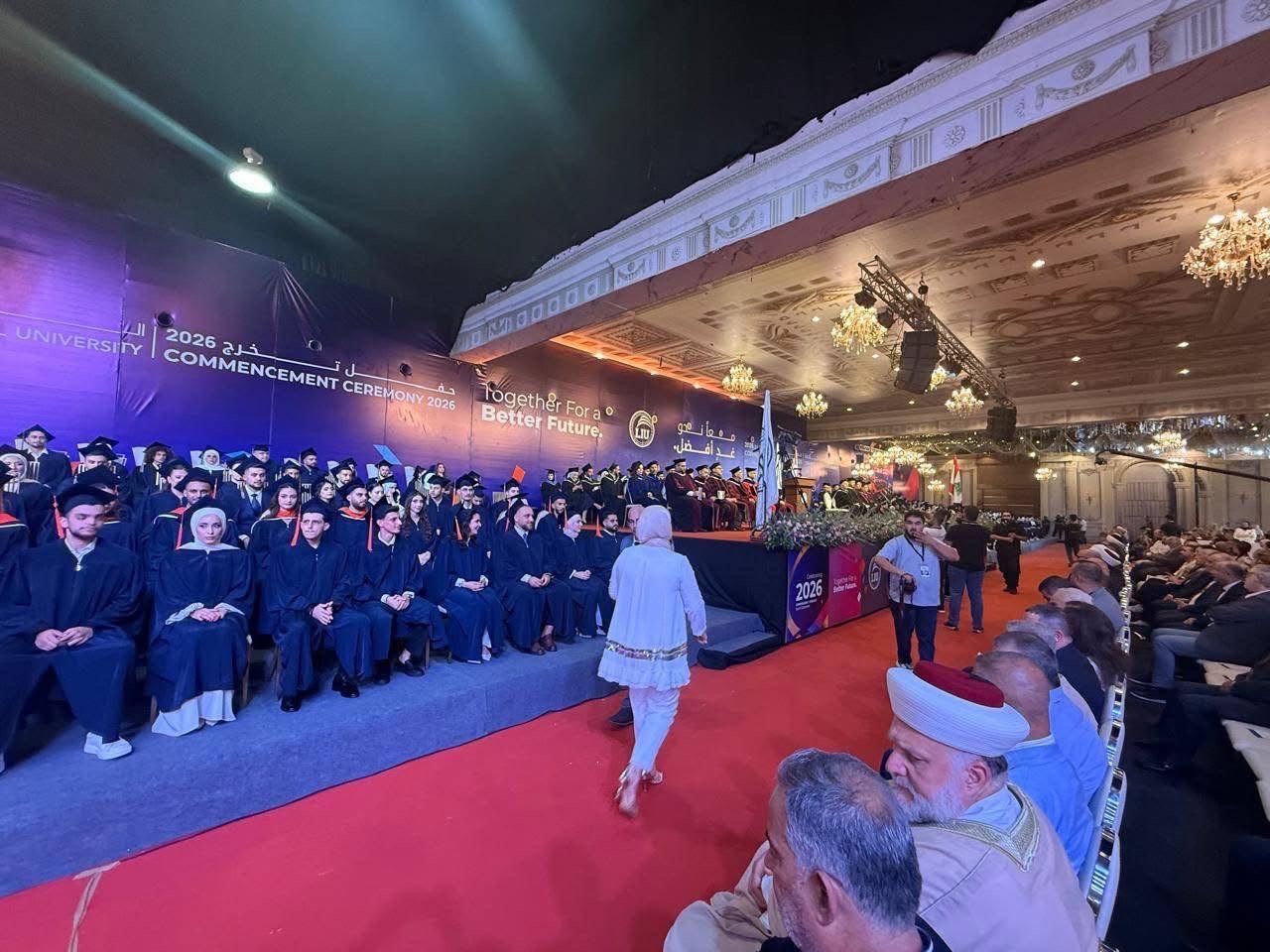 السفير الاسعد يشارك في احتفال تخرج طلبة الجامعة اللبنانية الدولية LIU - Image 9
