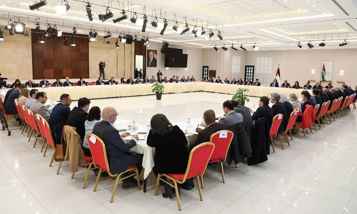 الشيخ يعقد اجتماعاً موسعاً مع سفراء دول عربية وغربية وبعثات دولية لبحث التصعيد الإسرائيلي