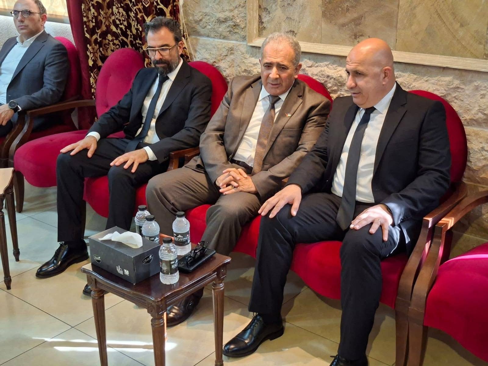 السفير الاسعد يعزي العميد خريش بوفاة والده - Image 9