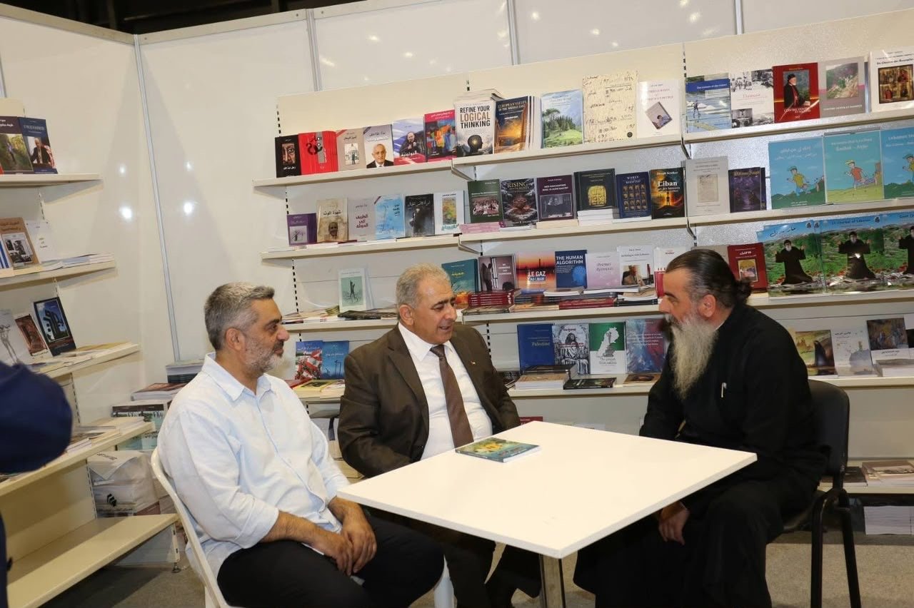 برعاية السفير الاسعد: الارشمندريت اغابيوس ابو سعدى يوقع كتابه "اليوم الثالث – قراءة في الهوية المسيحية الفلسطينية" - Image 11
