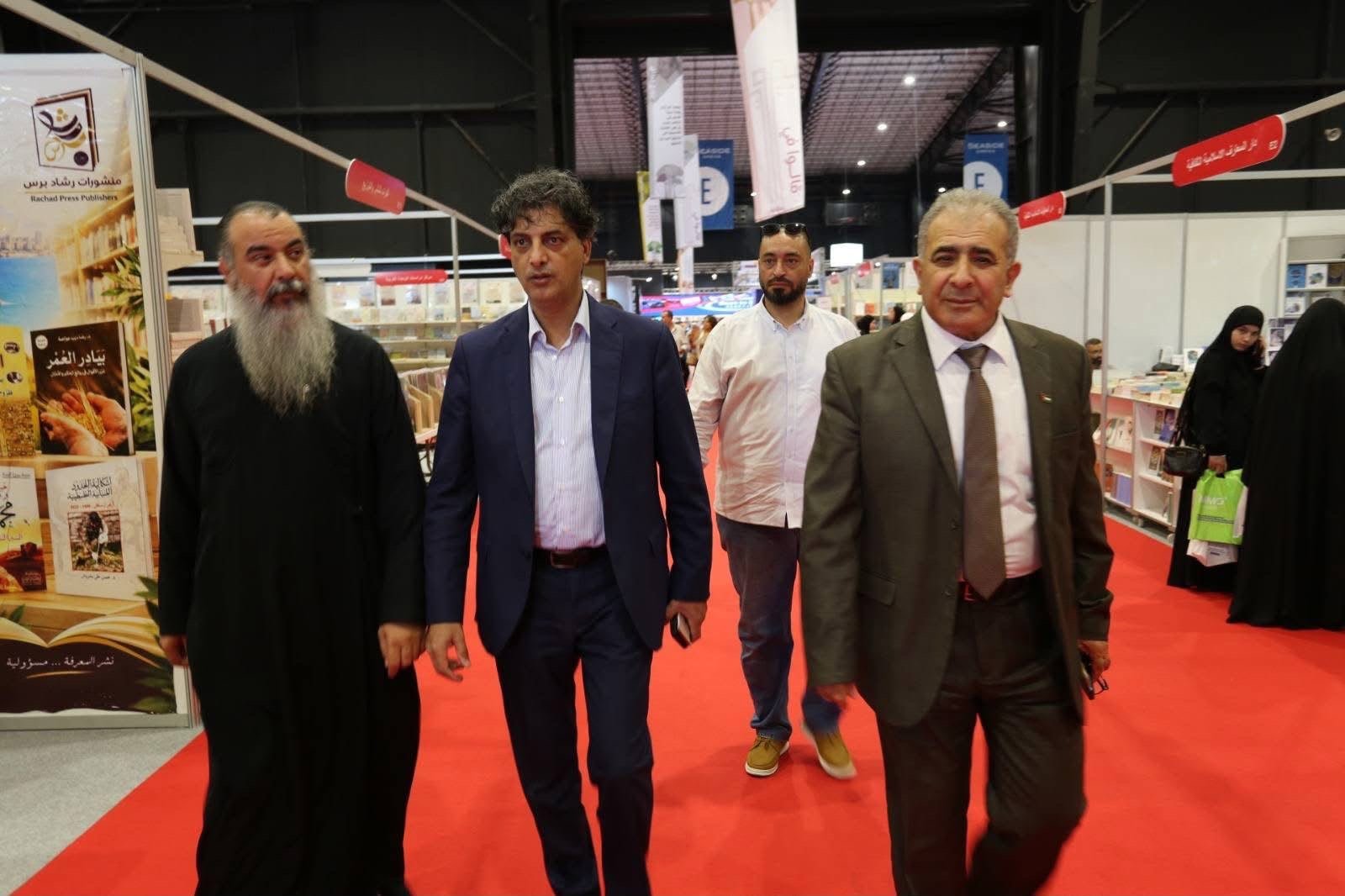 برعاية السفير الاسعد: الارشمندريت اغابيوس ابو سعدى يوقع كتابه "اليوم الثالث – قراءة في الهوية المسيحية الفلسطينية" - Image 11