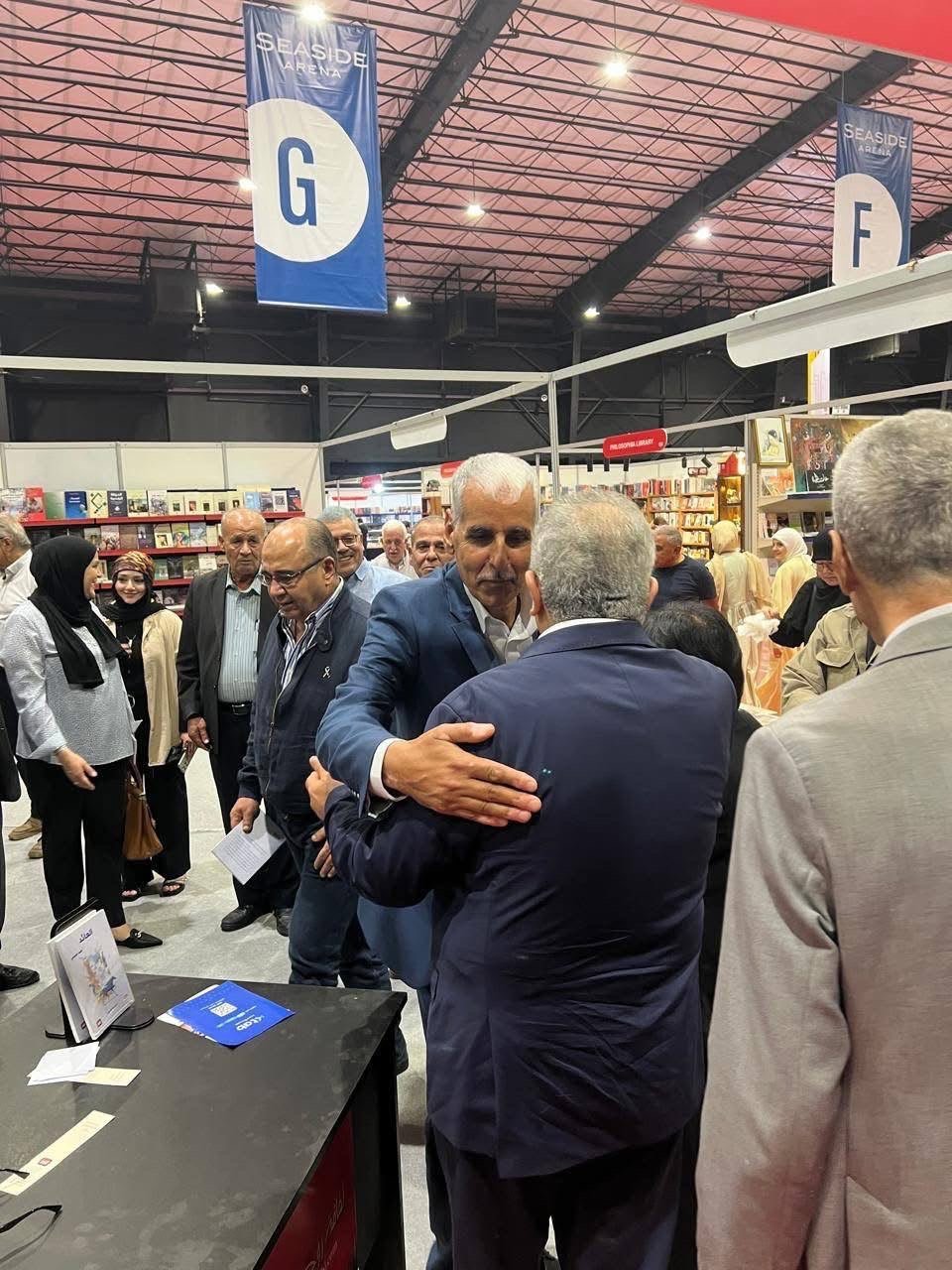 السفير الأسعد يقوم بجولة في معرض بيروت للكتاب