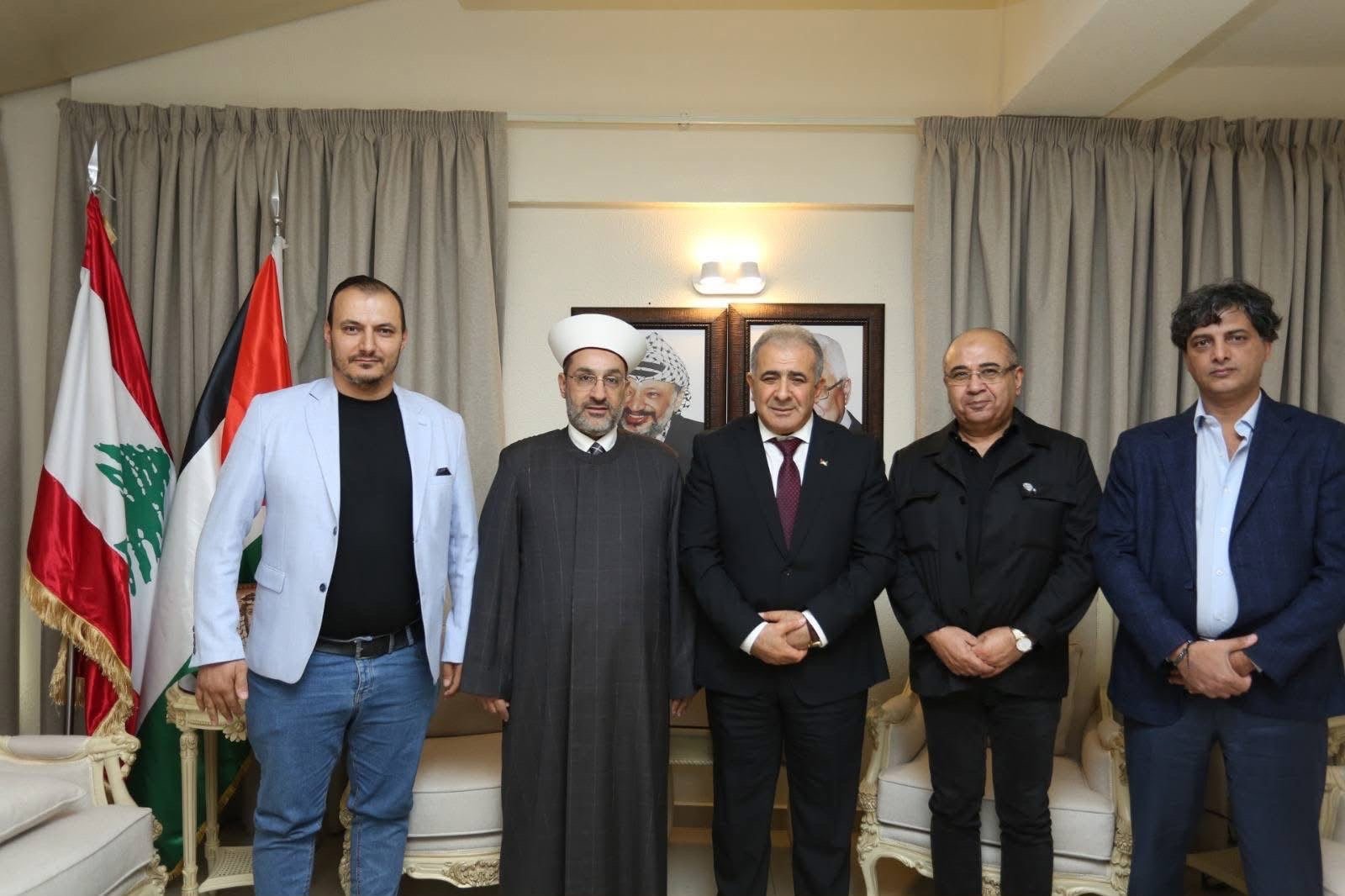 السفير الاسعد يستقبل امام بلدة بر الياس الشيخ وسام عنوز - Image 3