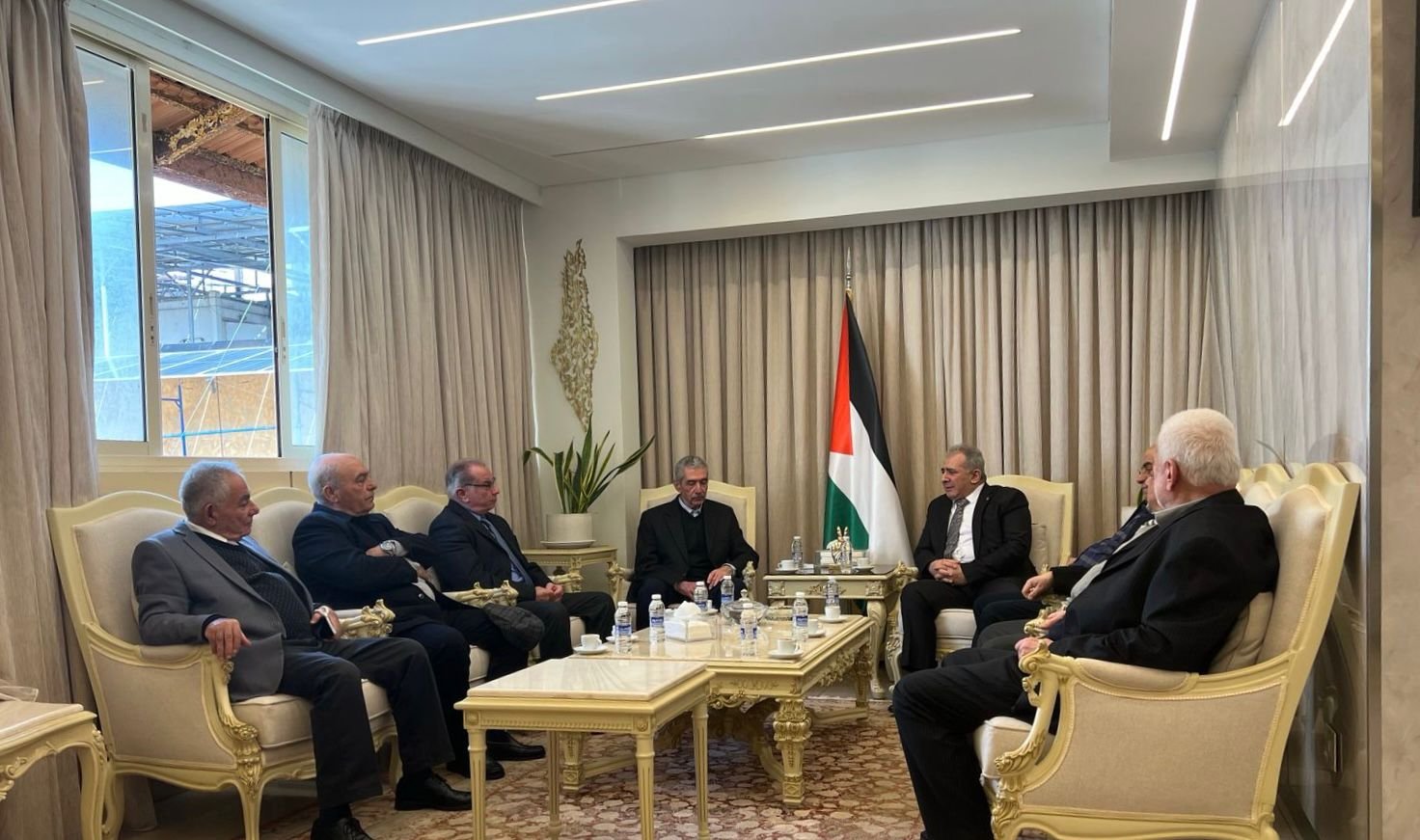 السفير الاسعد يستقبل رئيس بلدية المية ومية على رأس وفد من المجلس البلدي