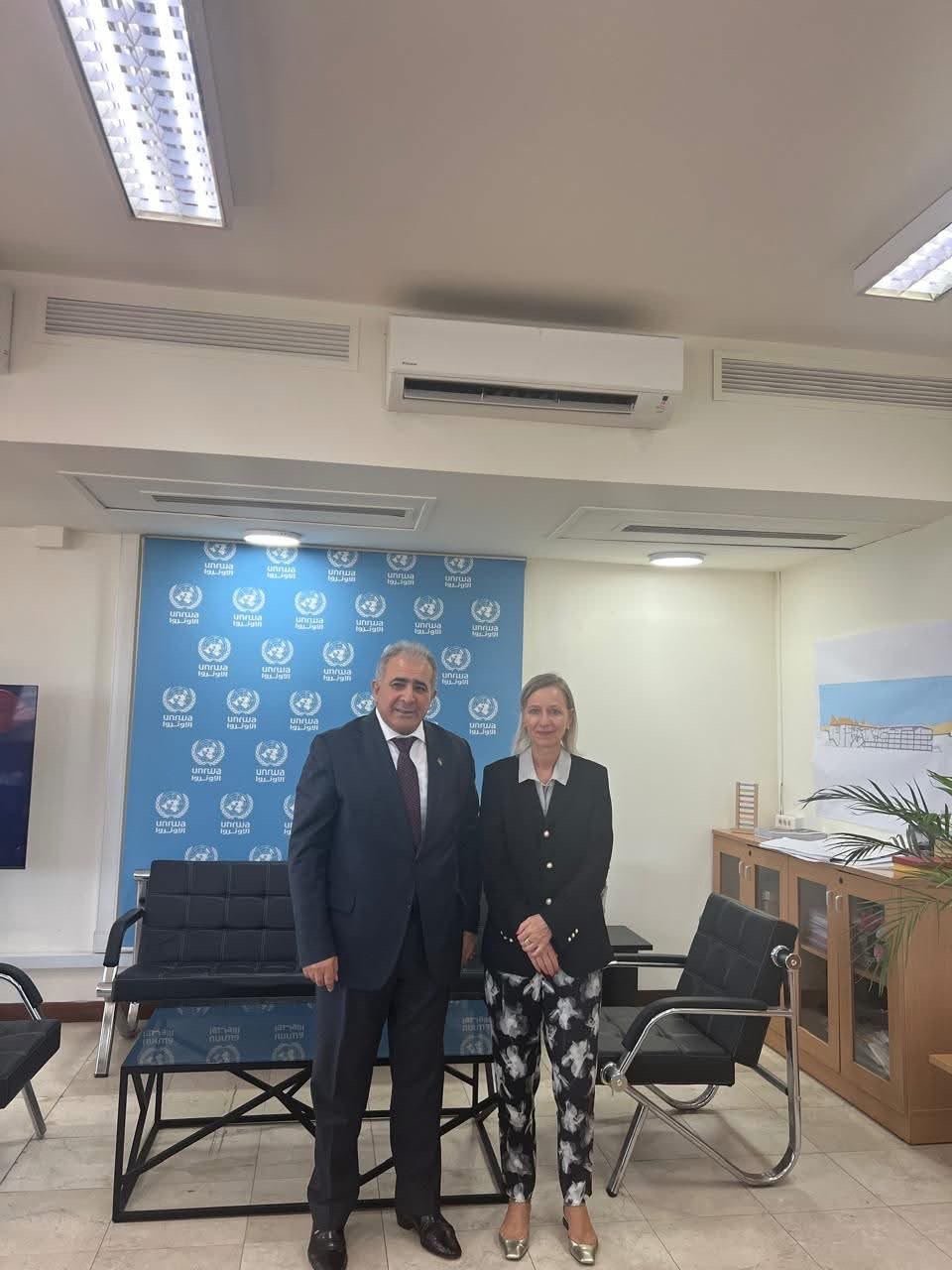 السفير الاسعد يلتقي مديرة شؤون وكالة الاونروا في لبنان - Image 3