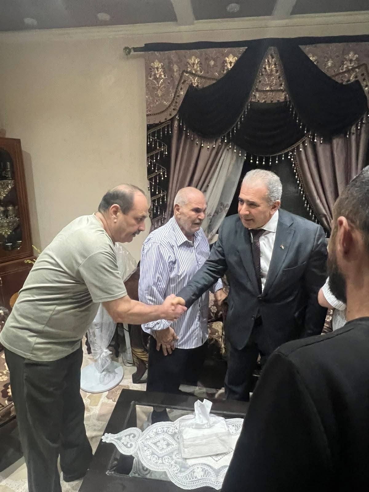 بتوجيهات من سيادة الرئيس محمود عباس ابو مازن : السفير الاسعد يعزي عائلتي مبدى والطيار في مخيم نهر البارد