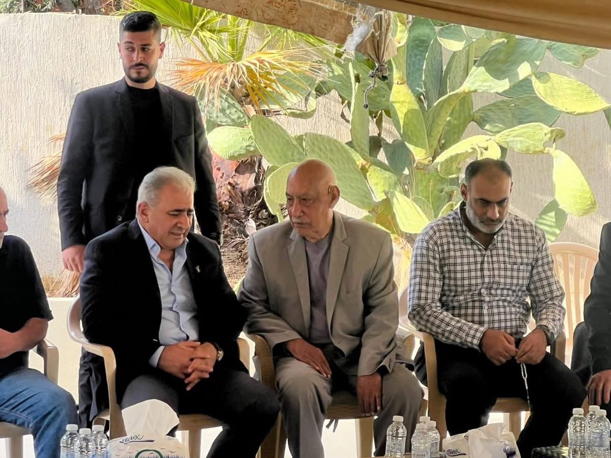 بتوجيهات من الرئيس: السفير الاسعد يعزي عائلة الشهيد احمد فاعور - Image 5