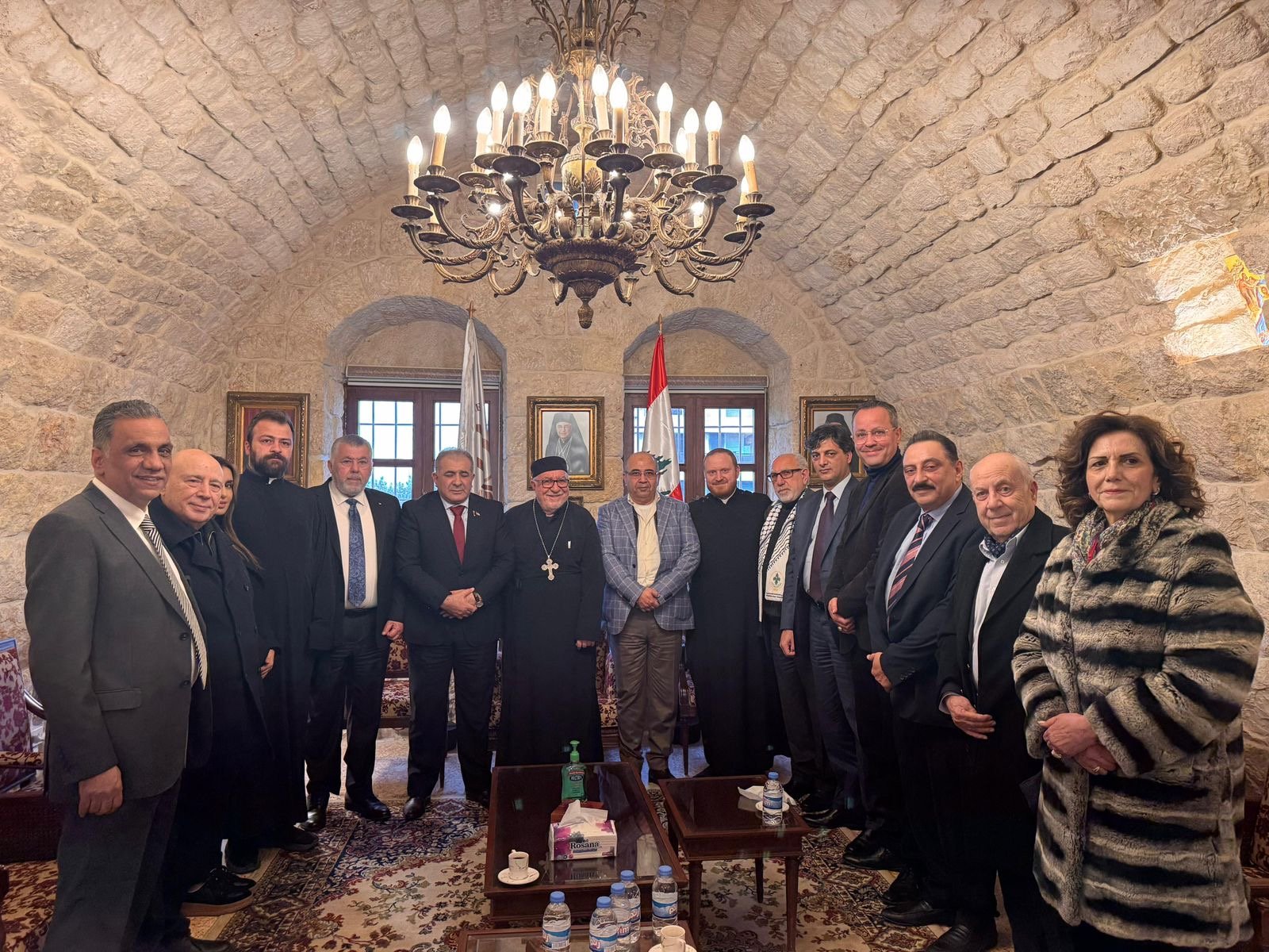 السفير الاسعد يضع اكليلاً من الزهور على ضريح مطران القدس هيلاريون كبوجي