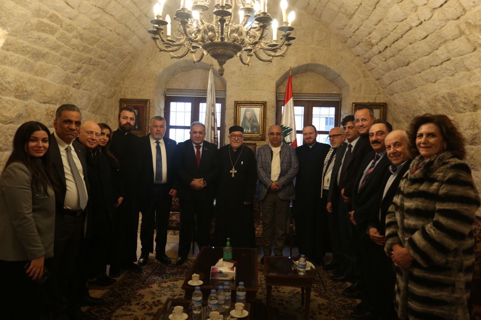 السفير الاسعد يضع اكليلاً من الزهور على ضريح مطران القدس هيلاريون كبوجي