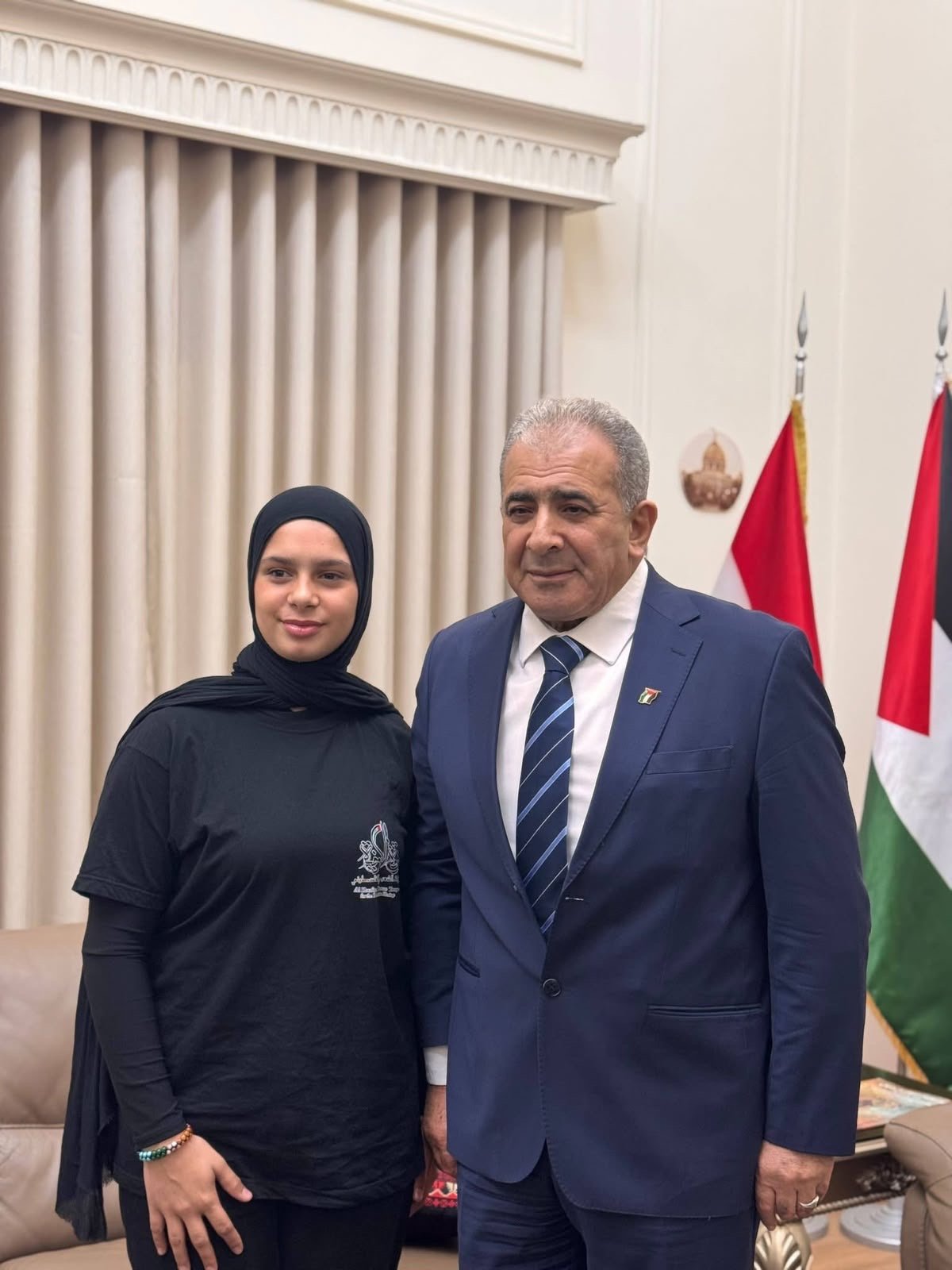 السفير الاسعد يستقبل رئيسة فرقة الكوفية - Image 1