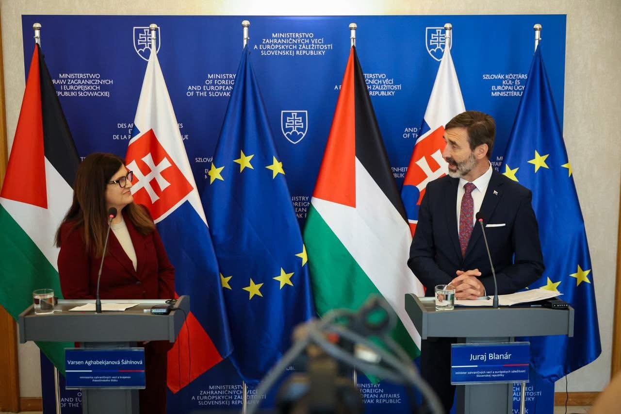 اجتمعت وزيرة الخارجية والمغتربين د. فارسين أغابكيان شاهين مع وزير خارجية جمهورية سلوفاكيا السيد يوراي بلانار