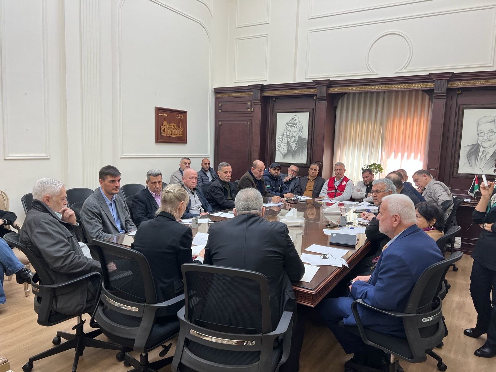 لجنة الطوارئ الفلسطينية تعقد اجتماعاً مع مديرة الاونروا ورئيس لجنة الحوار اللبناني الفلسطيني