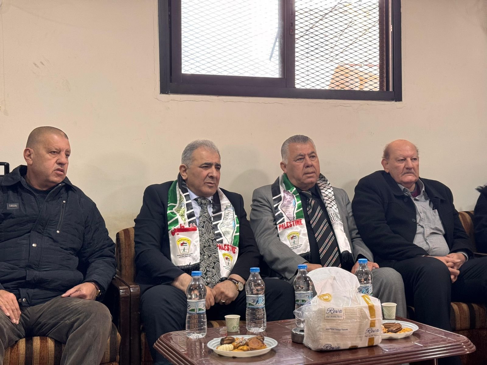 السفير الاسعد يزور مخيم المية ومية ويتفقد اوضاع ابناء شعبنا