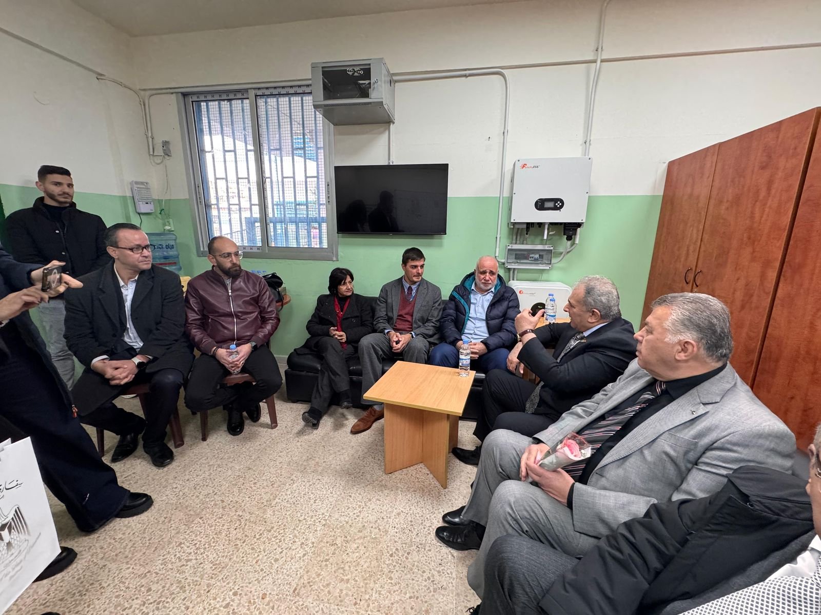 السفير الاسعد يتفقد مدرسة عسقلان في مخيم المية ومية