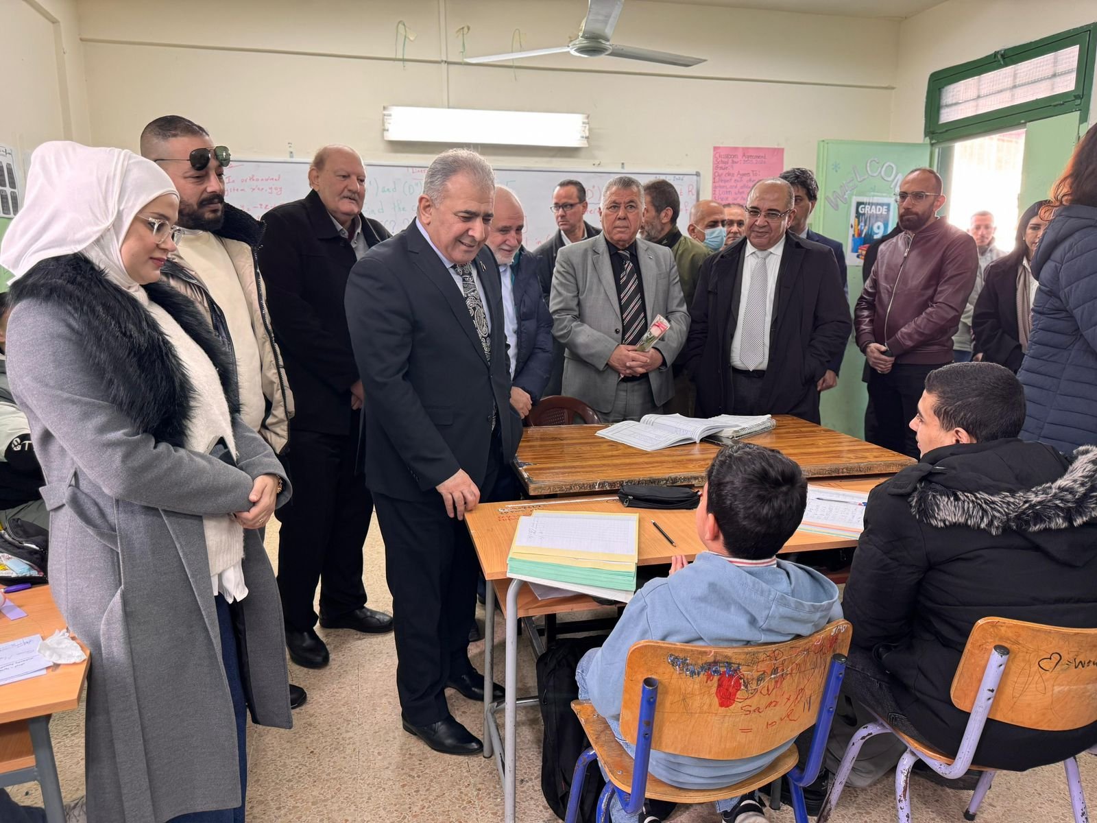 السفير الاسعد يتفقد مدرسة عسقلان في مخيم المية ومية