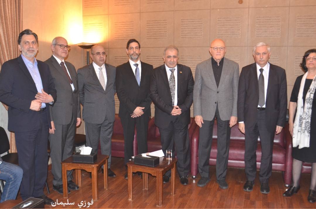 السفير الاسعد يقدم التعازي لعائلة الفنان الكبير احمد قعبور