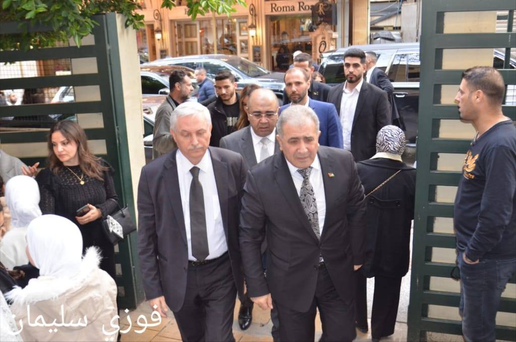 السفير الاسعد يقدم التعازي لعائلة الفنان الكبير احمد قعبور