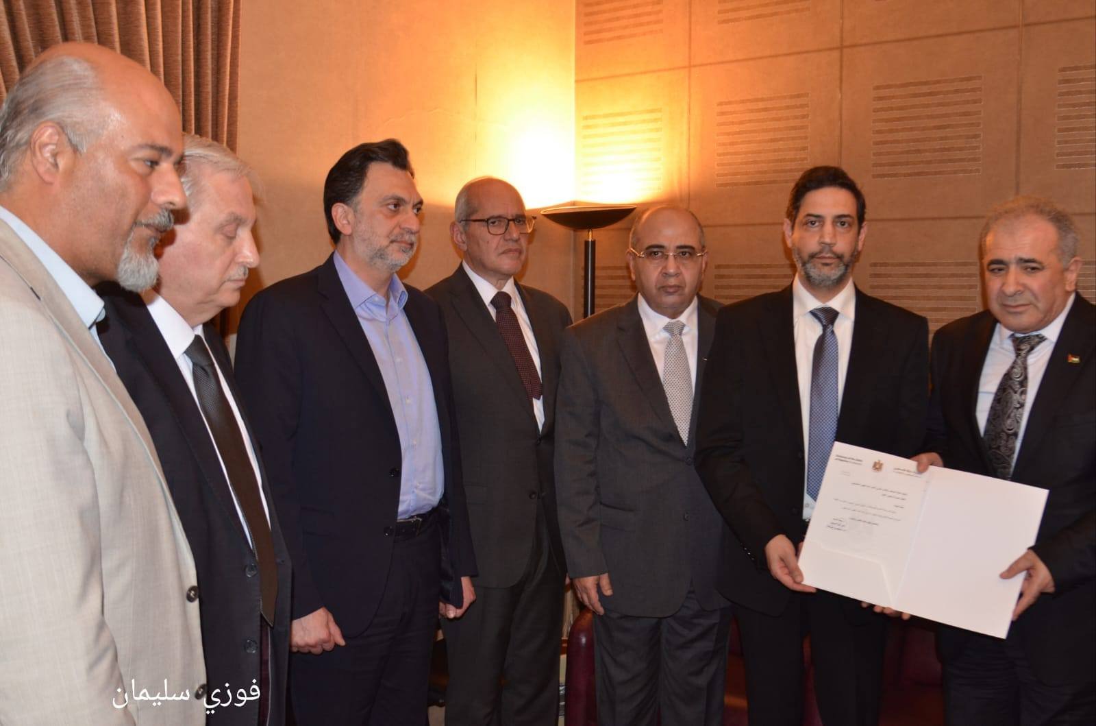 السفير الاسعد يقدم التعازي لعائلة الفنان الكبير احمد قعبور